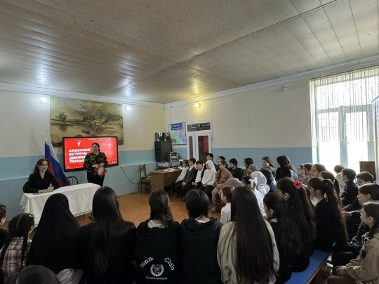 Сегодня в ДДТ состоялась замечательная Классная встреча с инспектором по делам несовершеннолетних – Севдой Курбановой.
