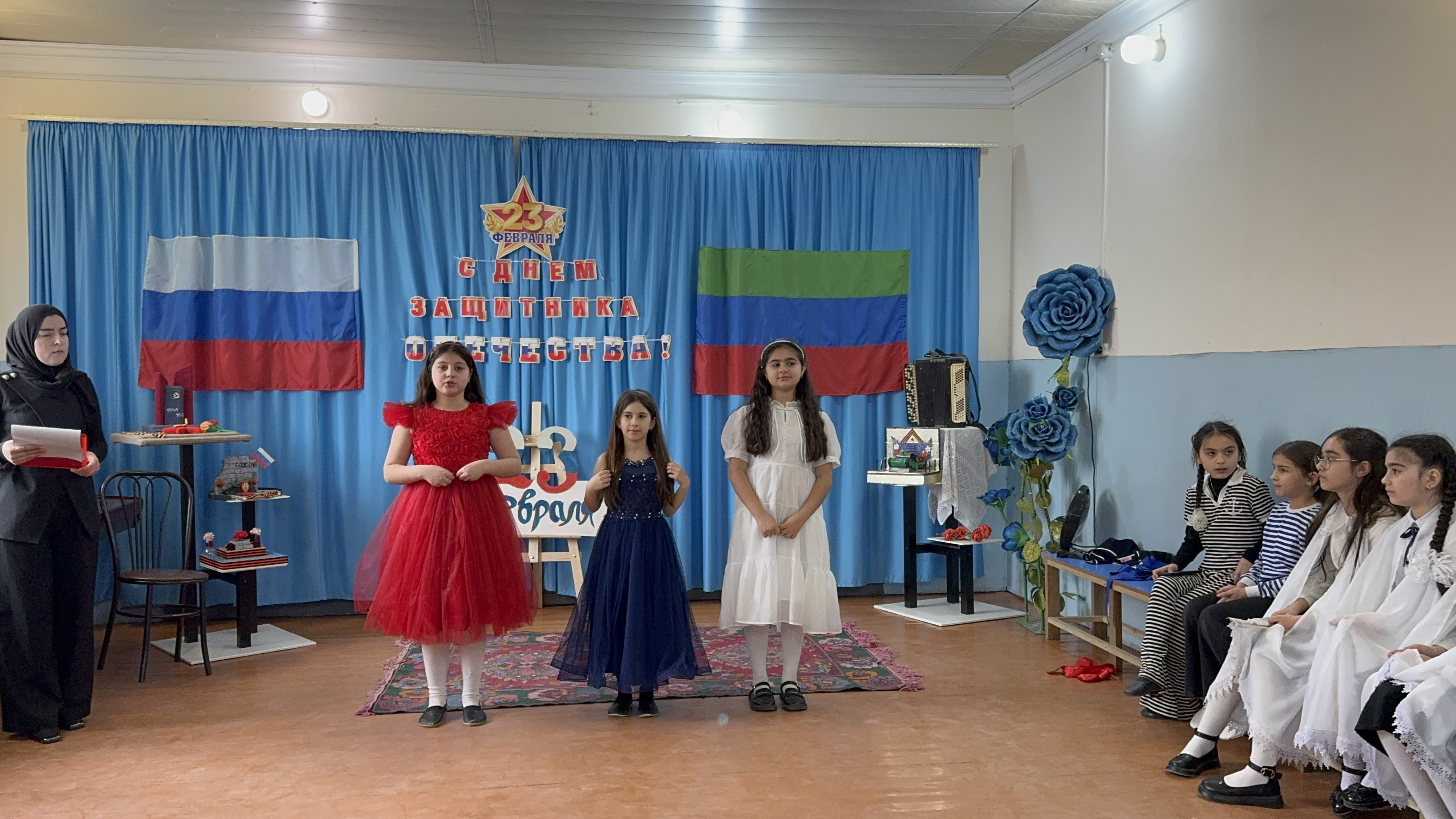 28.02.2025 года методист МБУ ДО ДДТ Исаева Кристина Февраловна и педагоги Шихкеримова Зиярат Гаджикурбановна, Абачева Гюльнара Магомедкеримовна провели мероприятие , посвященное Году Защитника Отечест