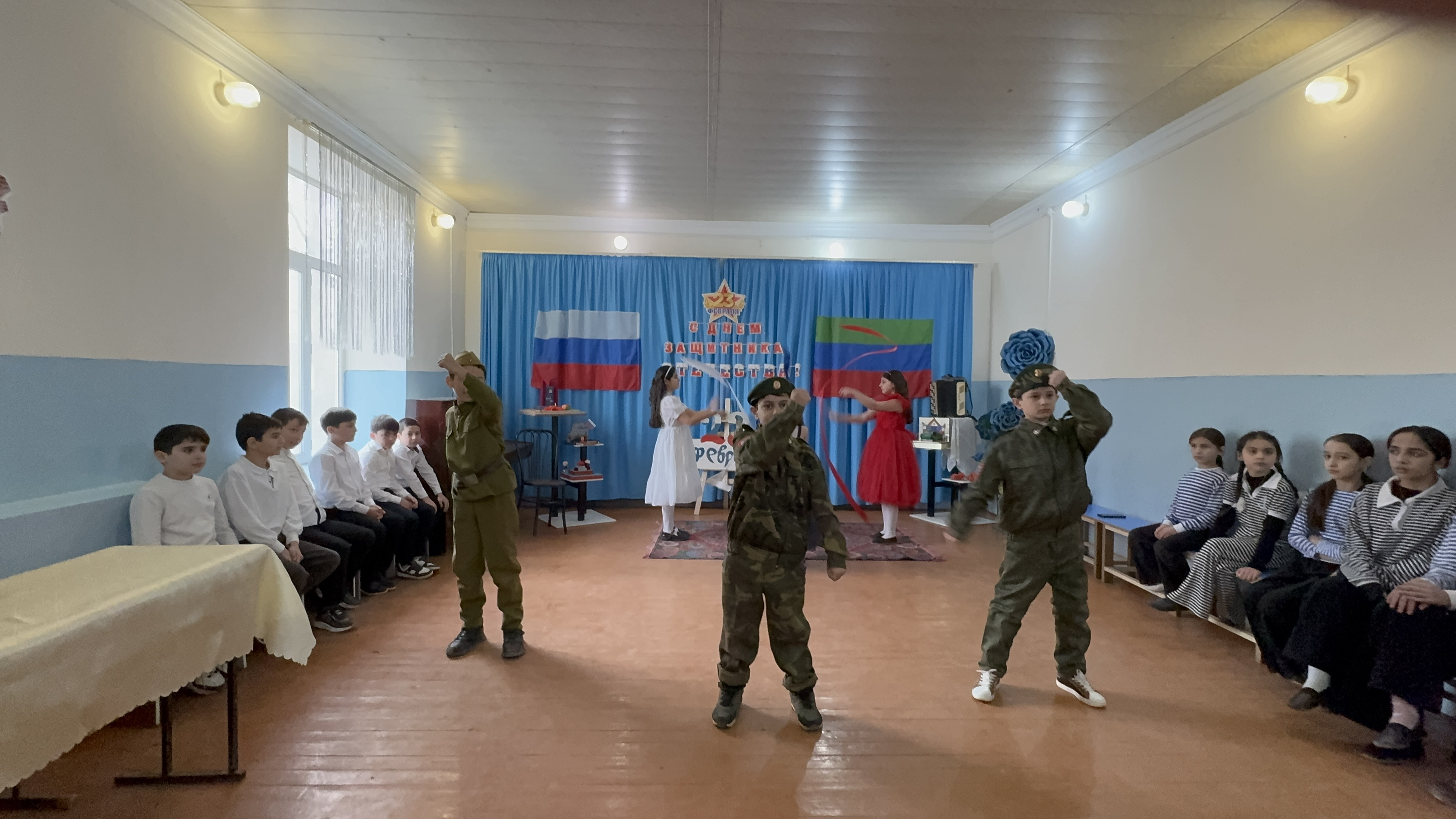 28.02.2025 года методист МБУ ДО ДДТ Исаева Кристина Февраловна и педагоги Шихкеримова Зиярат Гаджикурбановна, Абачева Гюльнара Магомедкеримовна провели мероприятие , посвященное Году Защитника Отечест