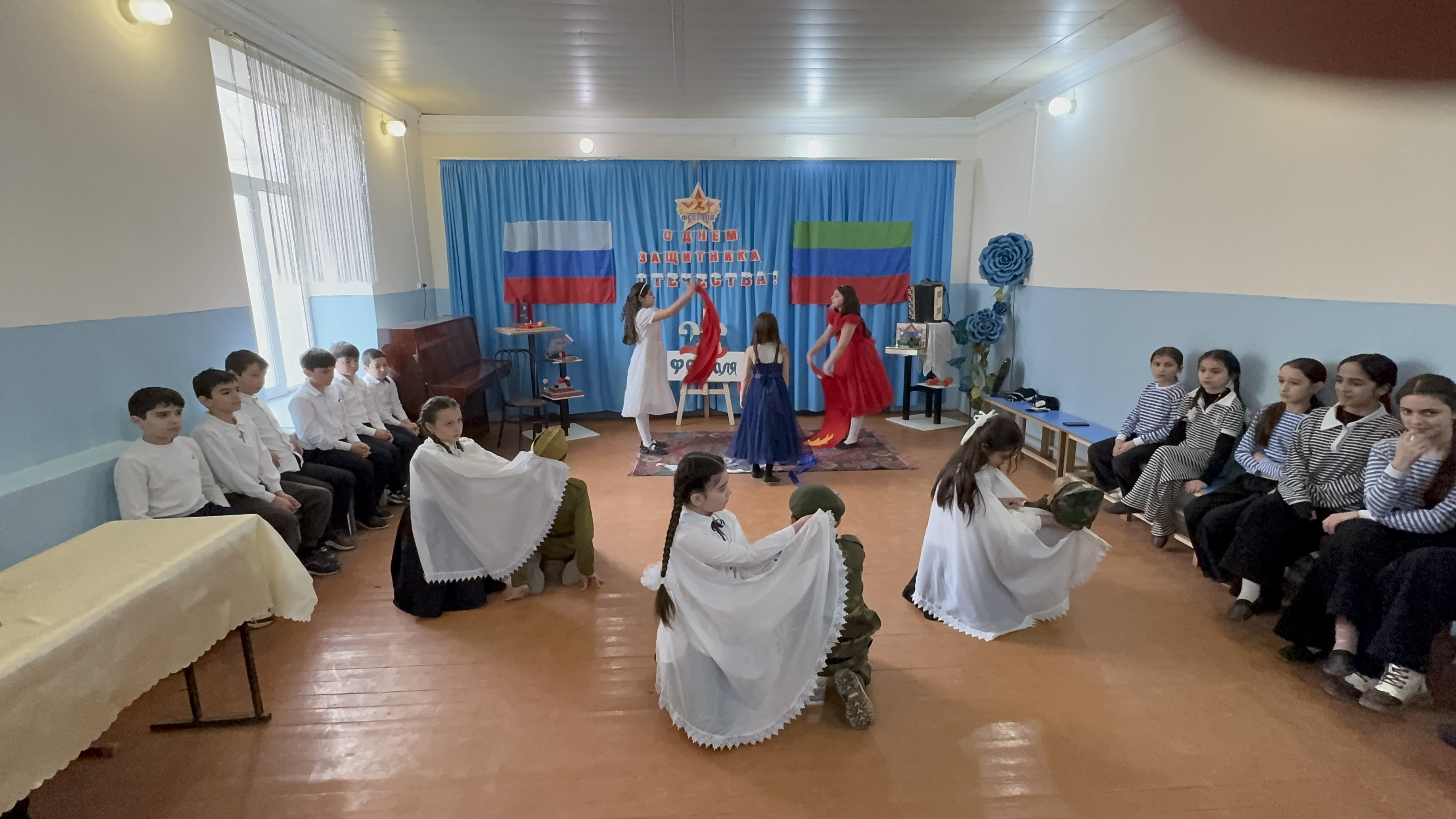 28.02.2025 года методист МБУ ДО ДДТ Исаева Кристина Февраловна и педагоги Шихкеримова Зиярат Гаджикурбановна, Абачева Гюльнара Магомедкеримовна провели мероприятие , посвященное Году Защитника Отечест