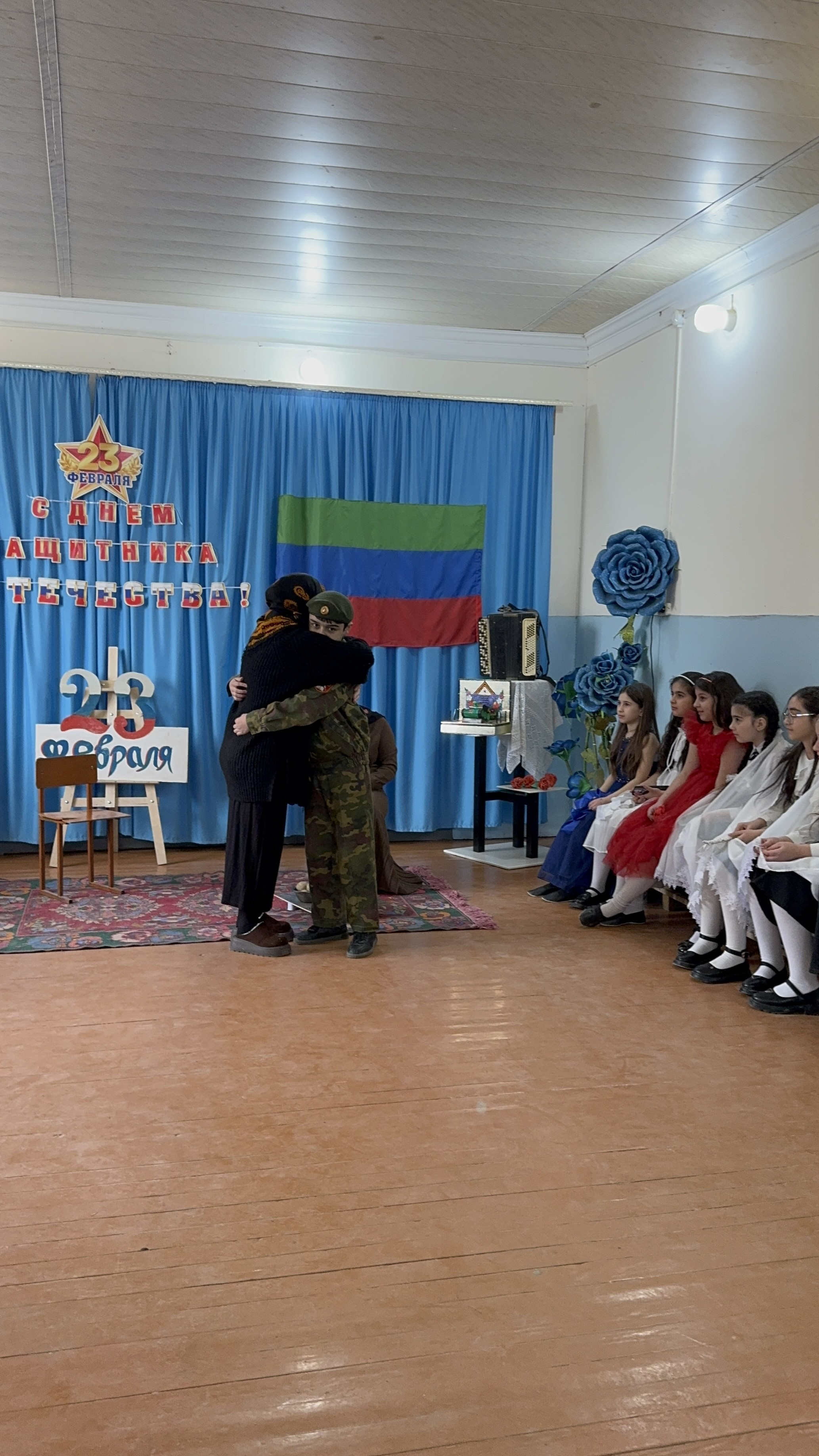 28.02.2025 года методист МБУ ДО ДДТ Исаева Кристина Февраловна и педагоги Шихкеримова Зиярат Гаджикурбановна, Абачева Гюльнара Магомедкеримовна провели мероприятие , посвященное Году Защитника Отечест