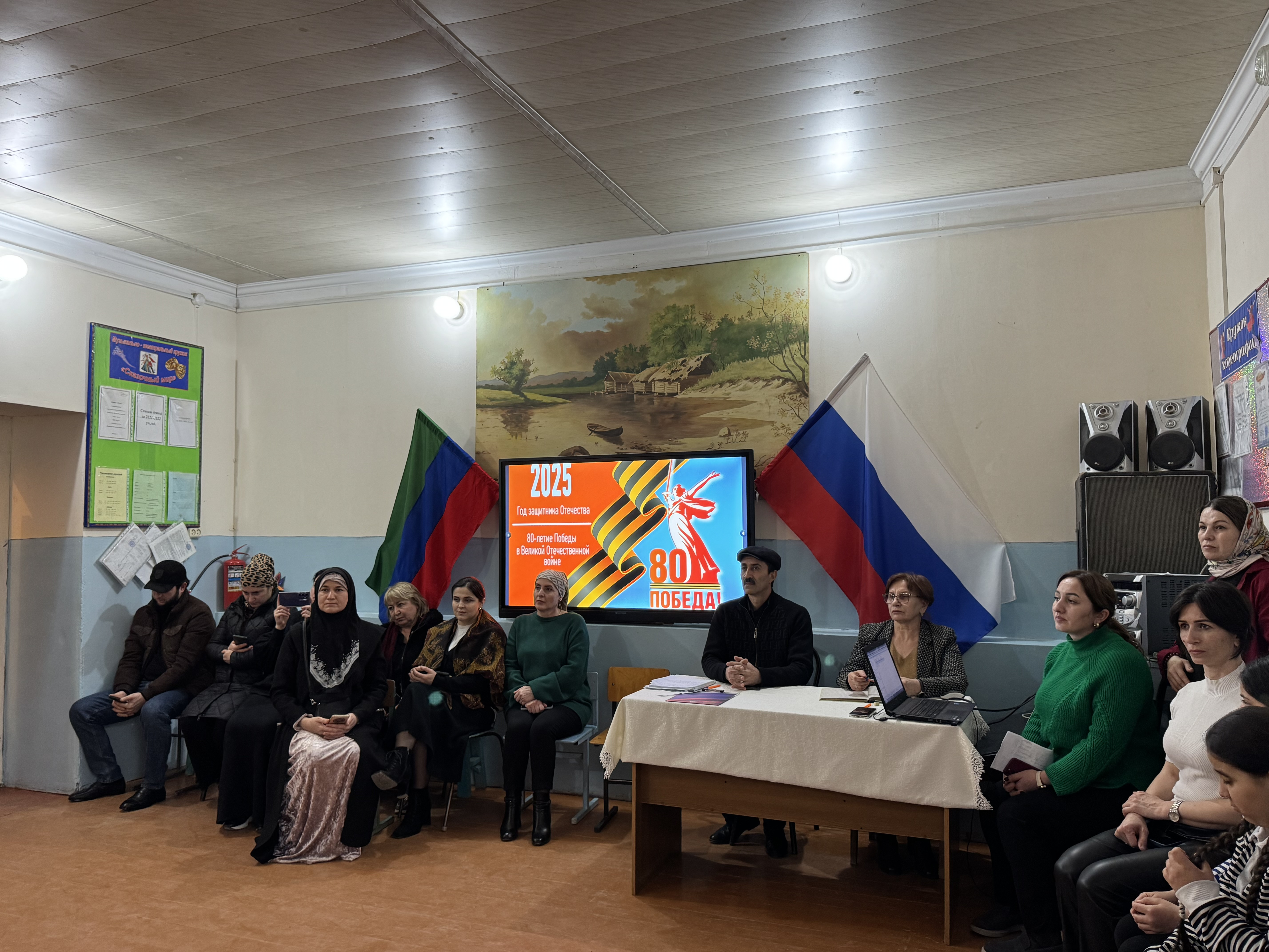 В преддверии праздника Дня Защитника Отечества педагоги Мирзоева Д.А. и Гаджикеримова Ф.Г  провели праздничную литературно-музыкальную  программу "Его зарыли в шар земной"