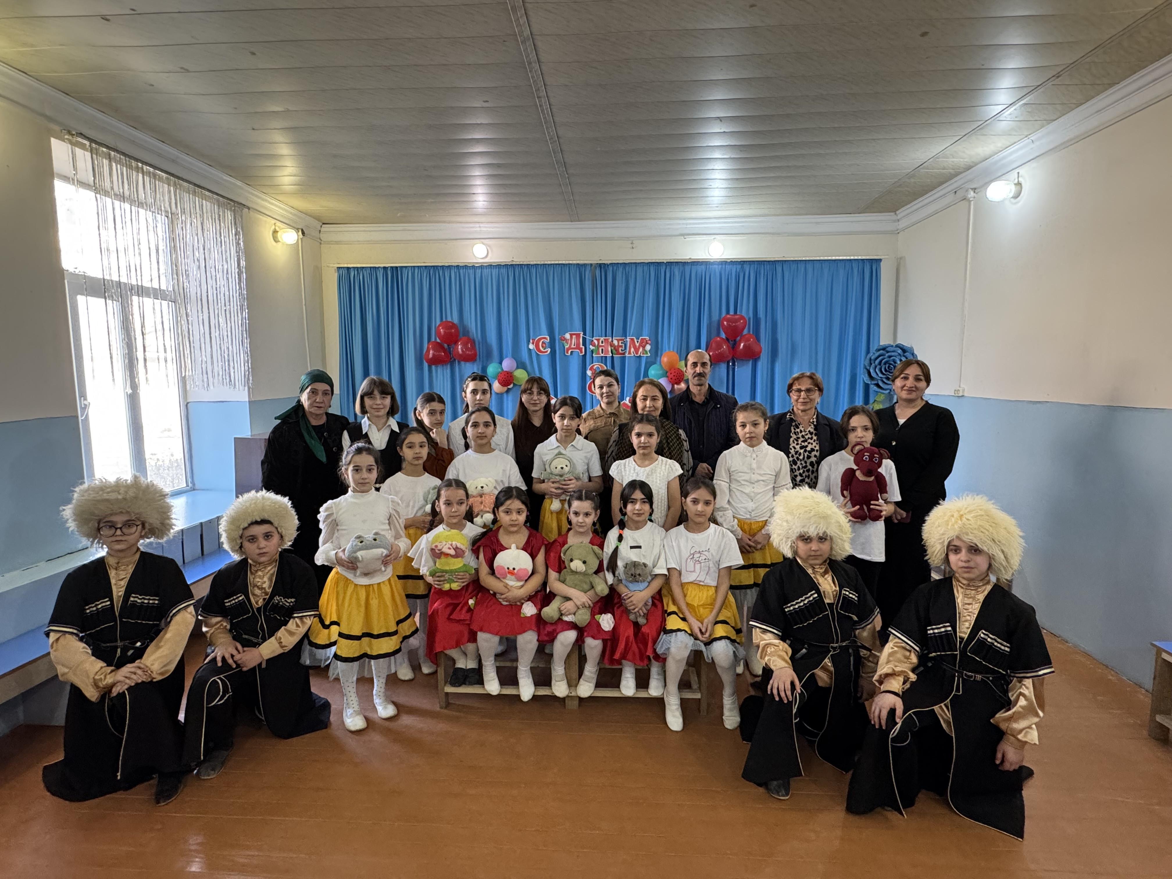 В преддверии Международного женского дня в Доме детского творчества состоялся праздничный концерт.