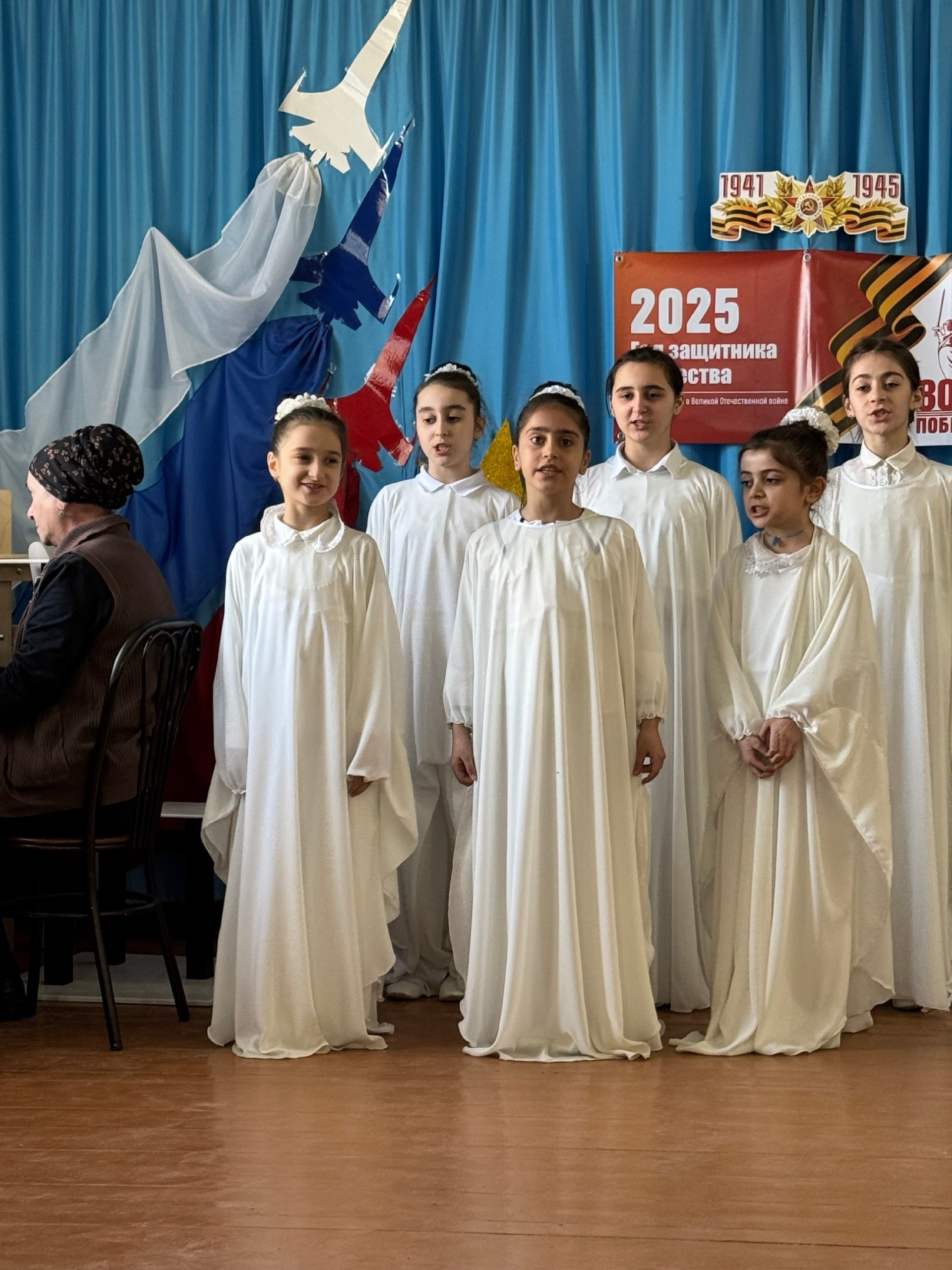 Педагоги «Дома детского творчества» Айвазова Эрзи Мугутдиновна и Гусейнова Тамила Гадживердиевна провели мероприятие посвященное Году Защитника Отечества и 80-летию Победы в Великой Отечественной войн