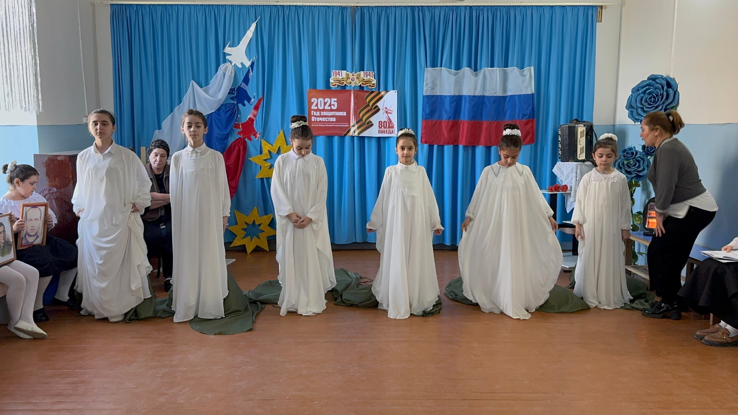 Педагоги «Дома детского творчества» Айвазова Эрзи Мугутдиновна и Гусейнова Тамила Гадживердиевна провели мероприятие посвященное Году Защитника Отечества и 80-летию Победы в Великой Отечественной войн