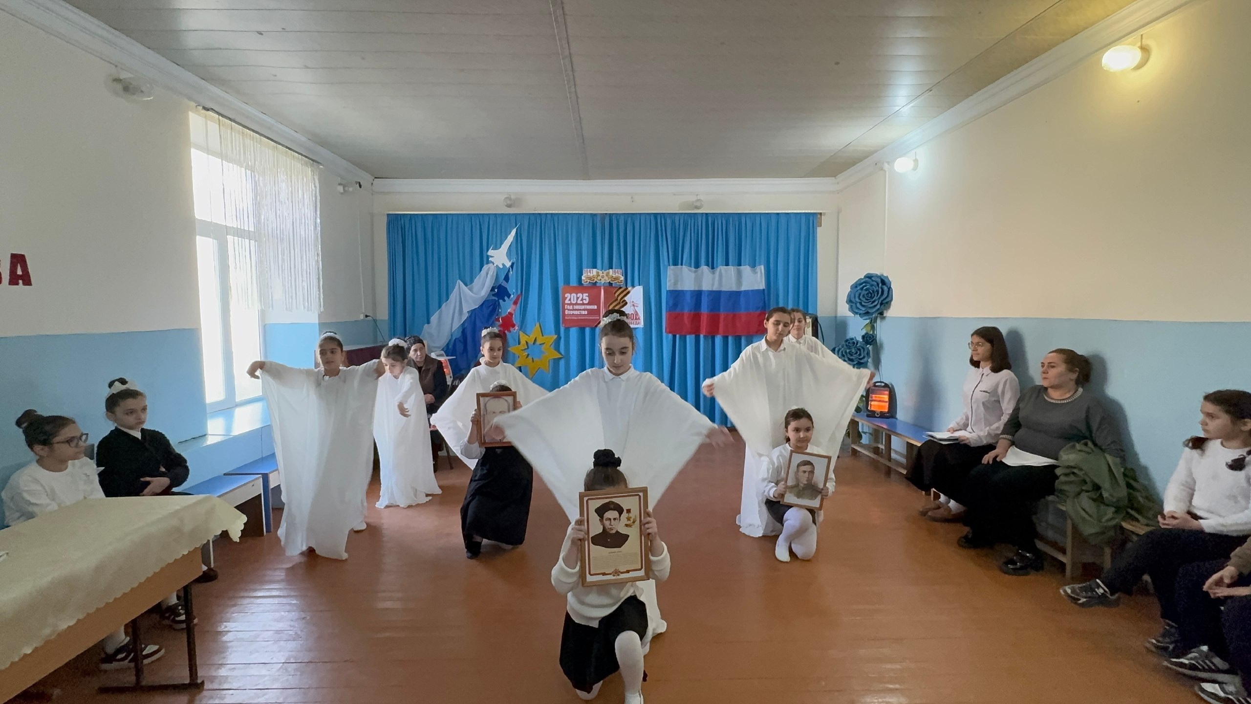 Педагоги «Дома детского творчества» Айвазова Эрзи Мугутдиновна и Гусейнова Тамила Гадживердиевна провели мероприятие посвященное Году Защитника Отечества и 80-летию Победы в Великой Отечественной войн