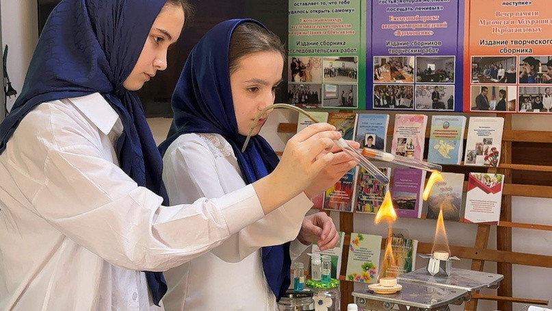 Химия – интереснейшая наука о превращениях веществ, наука увлекательная, развивающая воображение и кругозор.