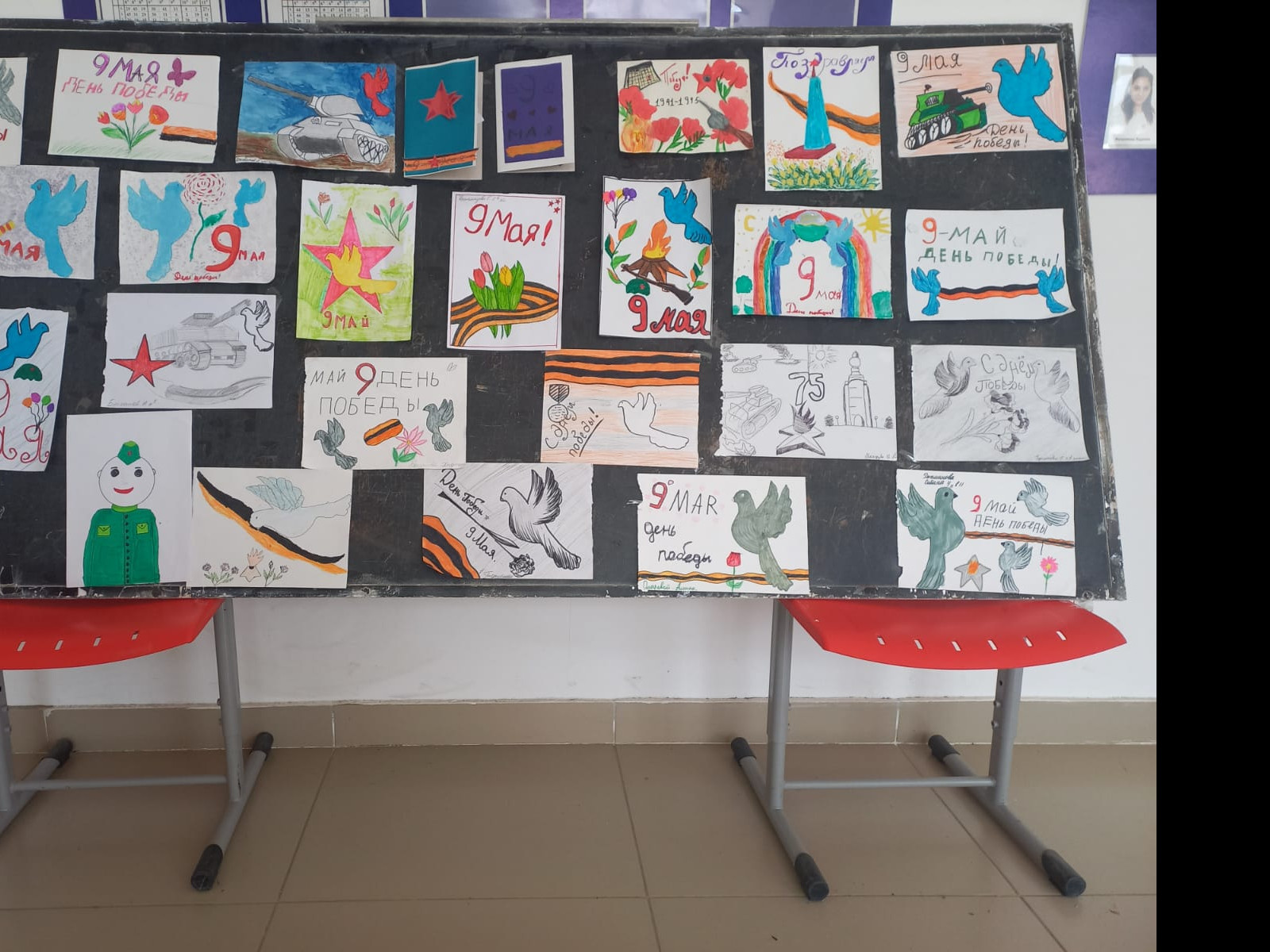 Выставка рисунков, посвященная  78 годовщине Великой Победы, в 5-8 классах. Учитель ИЗО Магомедова Д.А.