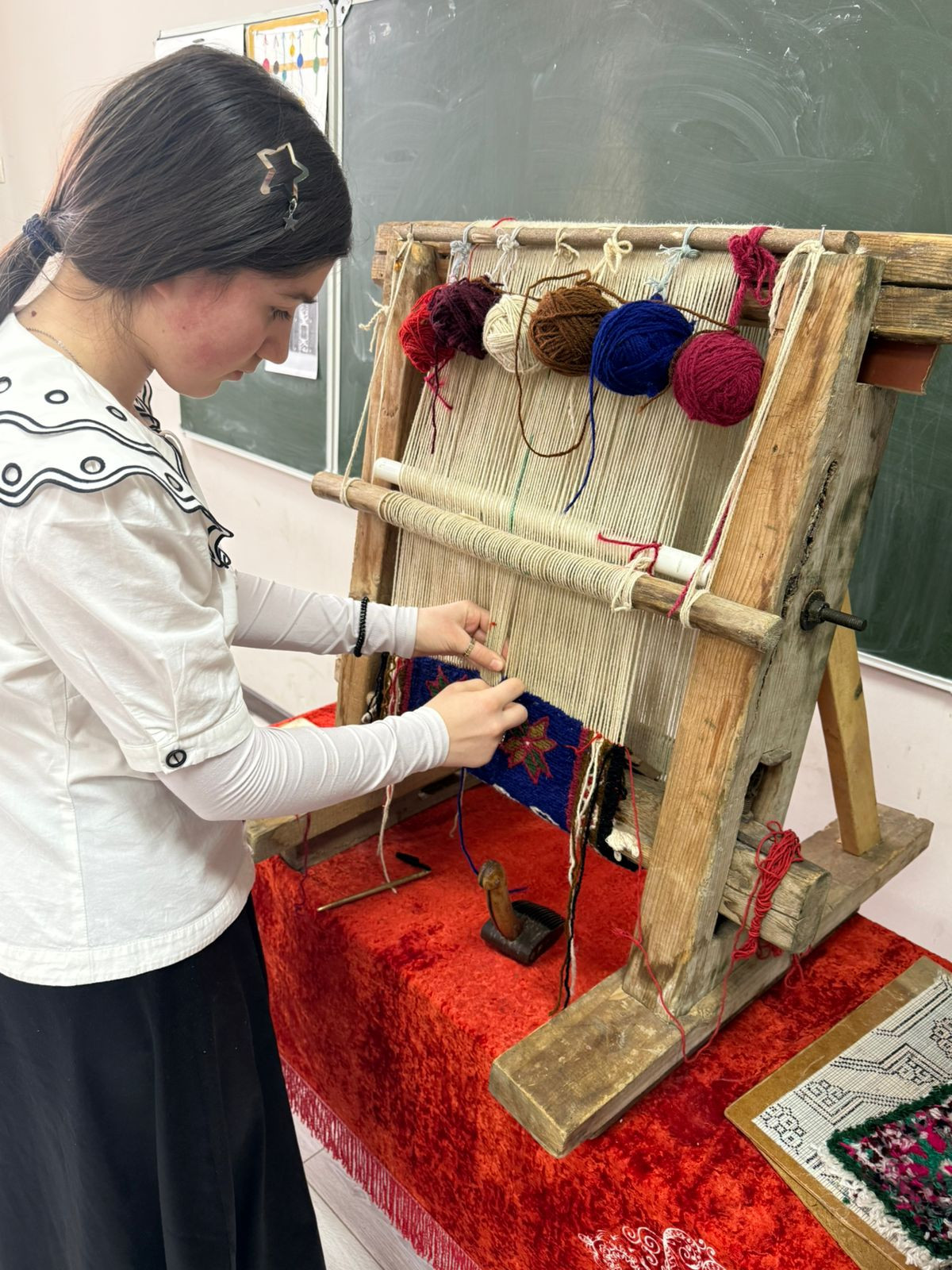 "Ковроткачество".