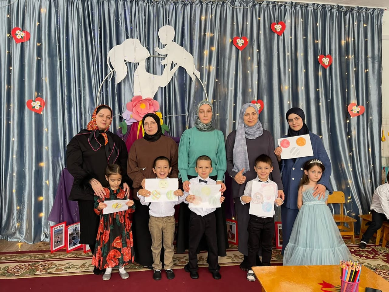 **Новости средней группы "Паровозик": Праздник ко Дню матери** **Новости средней группы "Паровозик": Праздник ко Дню матери**