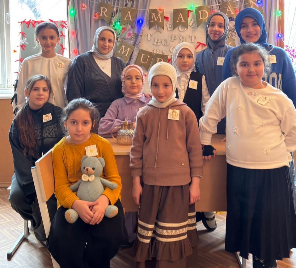 А ну-ка, девочки.