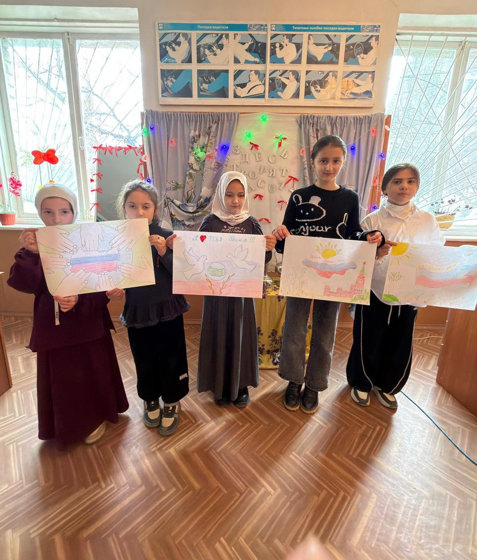 Конкурс плакатов среди обучающихся на тему" Моя Россия-это я".