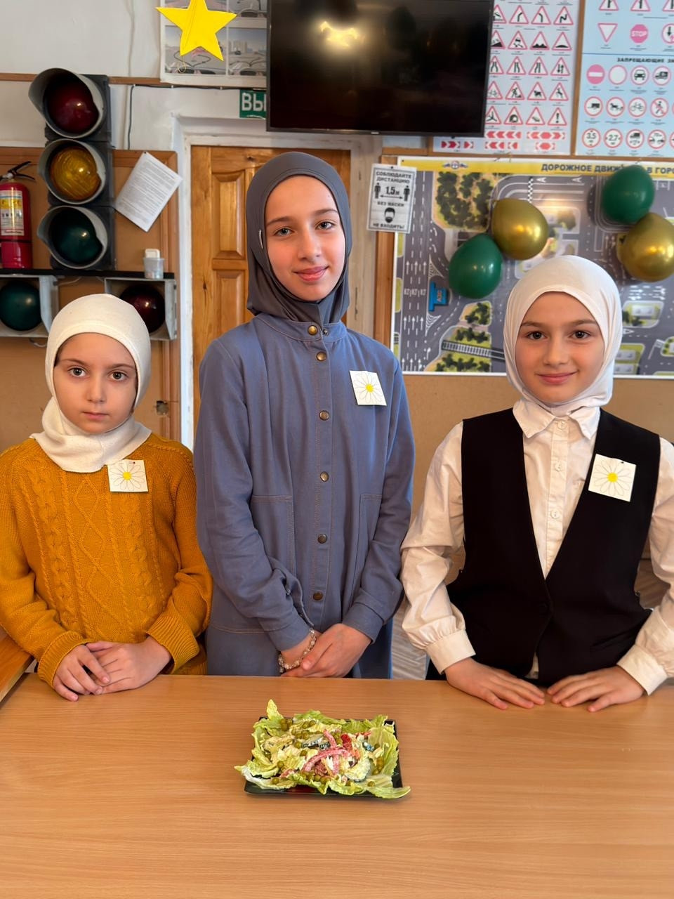 А ну-ка, девочки.