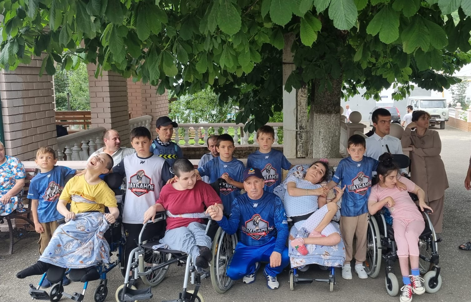 10.07.2024г. Директор ДЮСШ пос. Шамилькала Унцукульского района, Заслуженный тренер РД и РФ, Национальный герой Дагестана Тагир Тагирович Шахбанов ,вместе со своими учениками ДЮСШ п.Шамилькала и творч