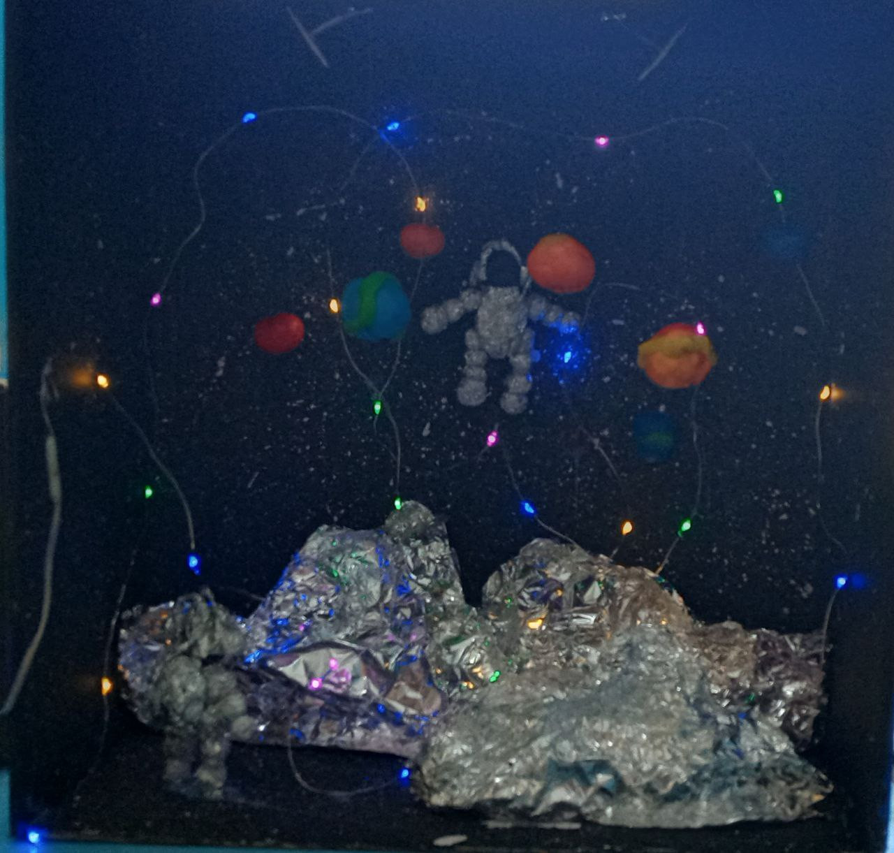 День космонавтики в средней группе "Улыбка". Воспитатель: Шоматова Н.Э.