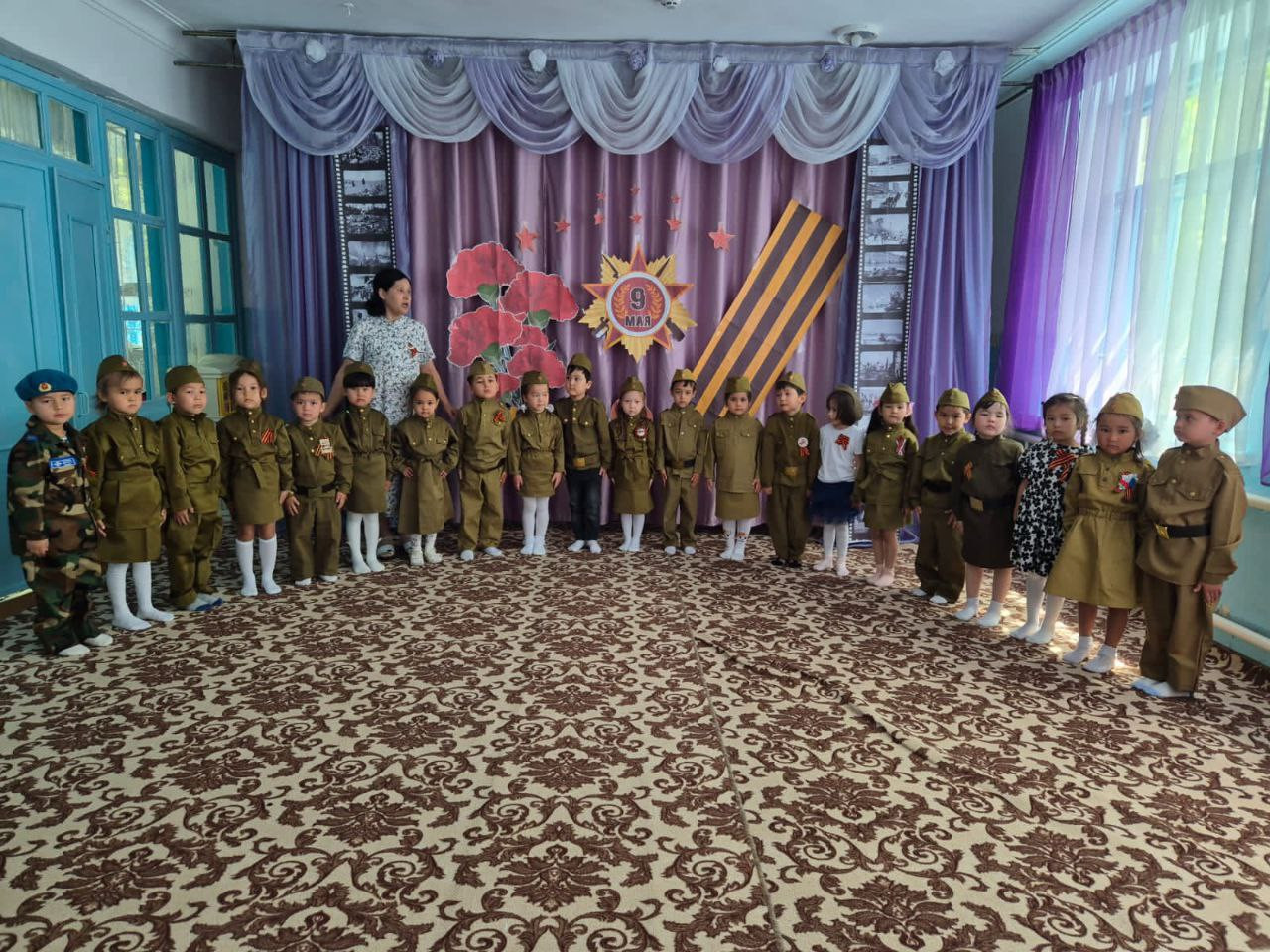 Утренник, посвященный Дню Победы "Помним, гордимся". Средняя группа "Улыбка". Воспитатель: Шоматова Н.Э.