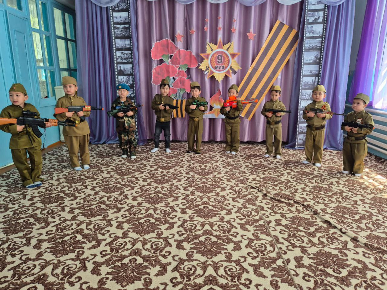 Утренник, посвященный Дню Победы "Помним, гордимся". Средняя группа "Улыбка". Воспитатель: Шоматова Н.Э.