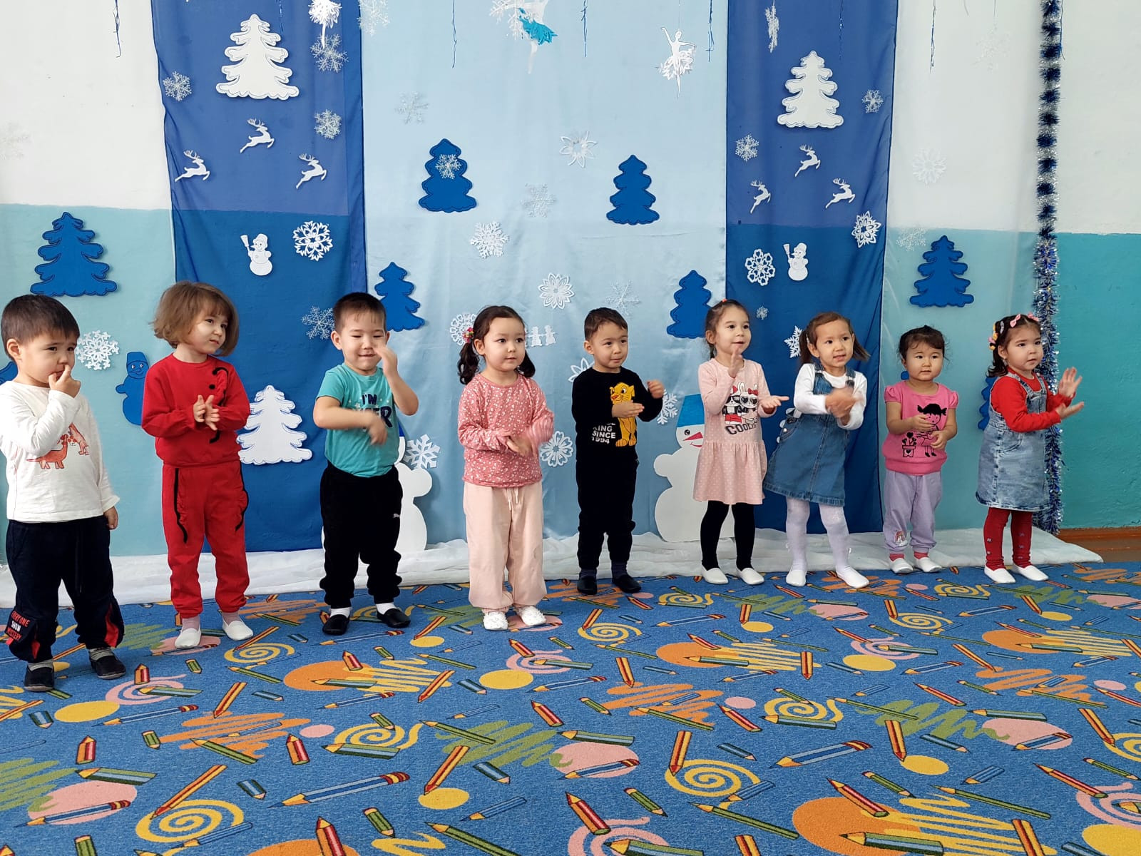 Развлечение во второй младшей группе ,,Почемучки". Зимние забавы.