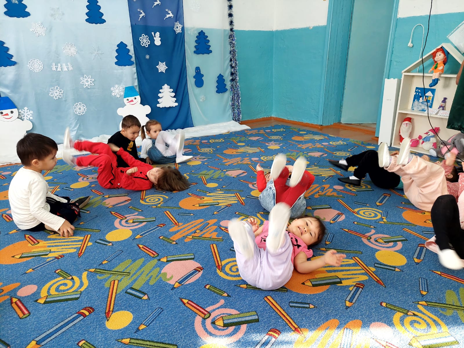 Развлечение во второй младшей группе ,,Почемучки". Зимние забавы.