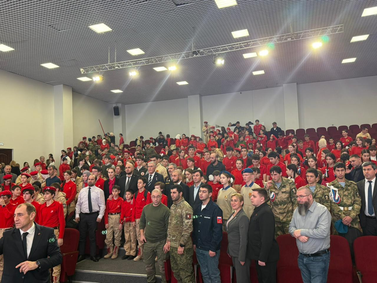 Героям - слава и почет!