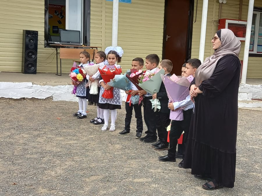 1 сентября в МБОУ «Джалганская СОШ» прошла торжественная линейка Первого звонка 1 сентября в МБОУ «Джалганская СОШ» прошла торжественная линейка Первого звонка