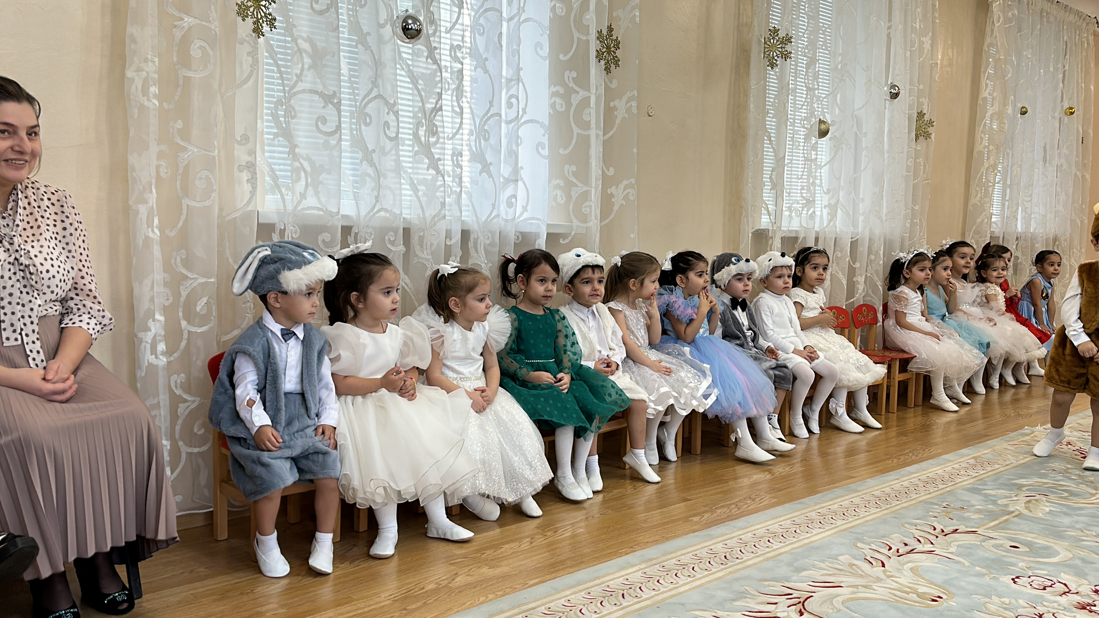 Новый год! 2024г младшая группа -2 комната