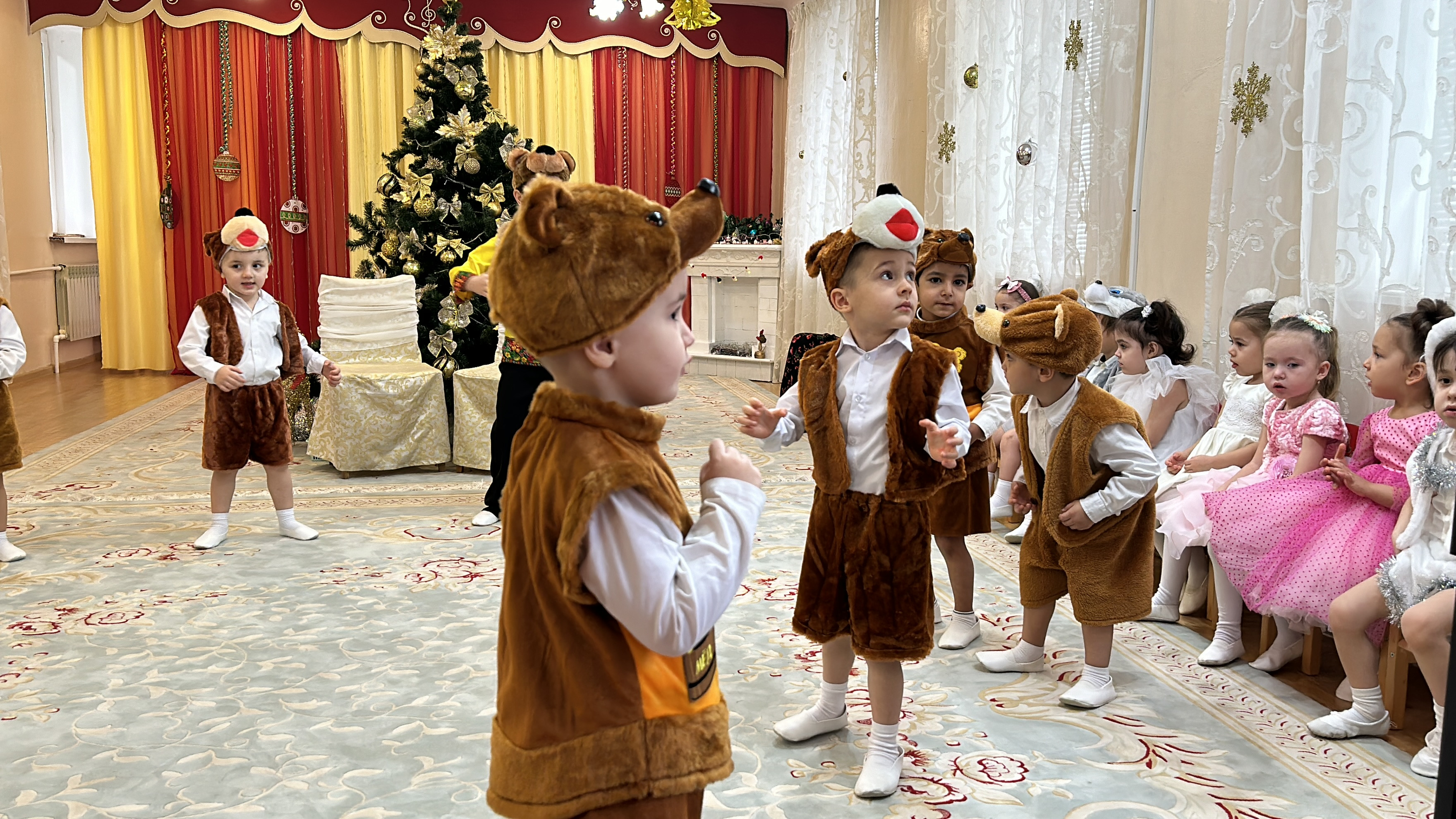 Новый год! 2024г младшая группа -2 комната