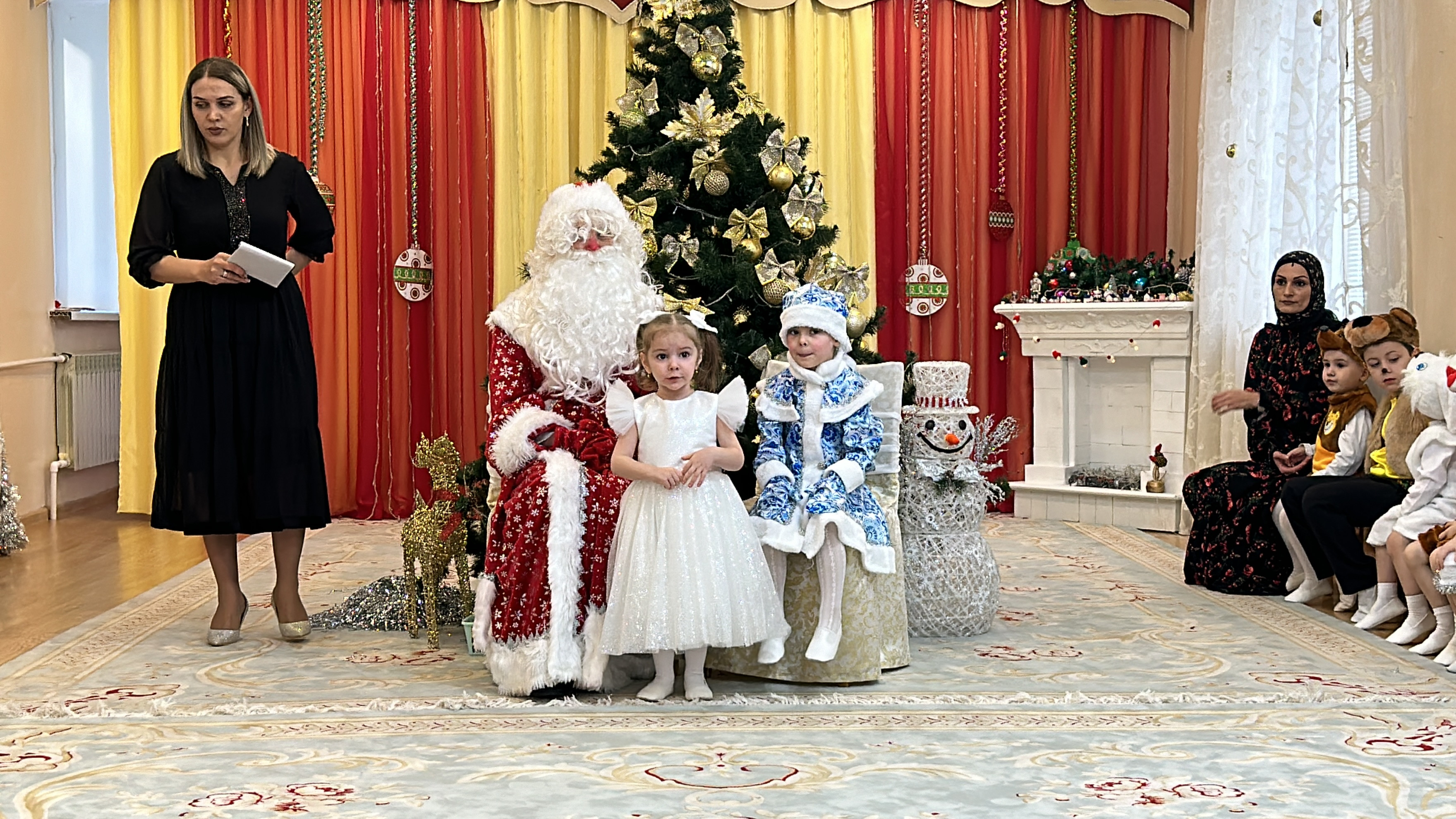 Новый год! 2024г младшая группа -2 комната