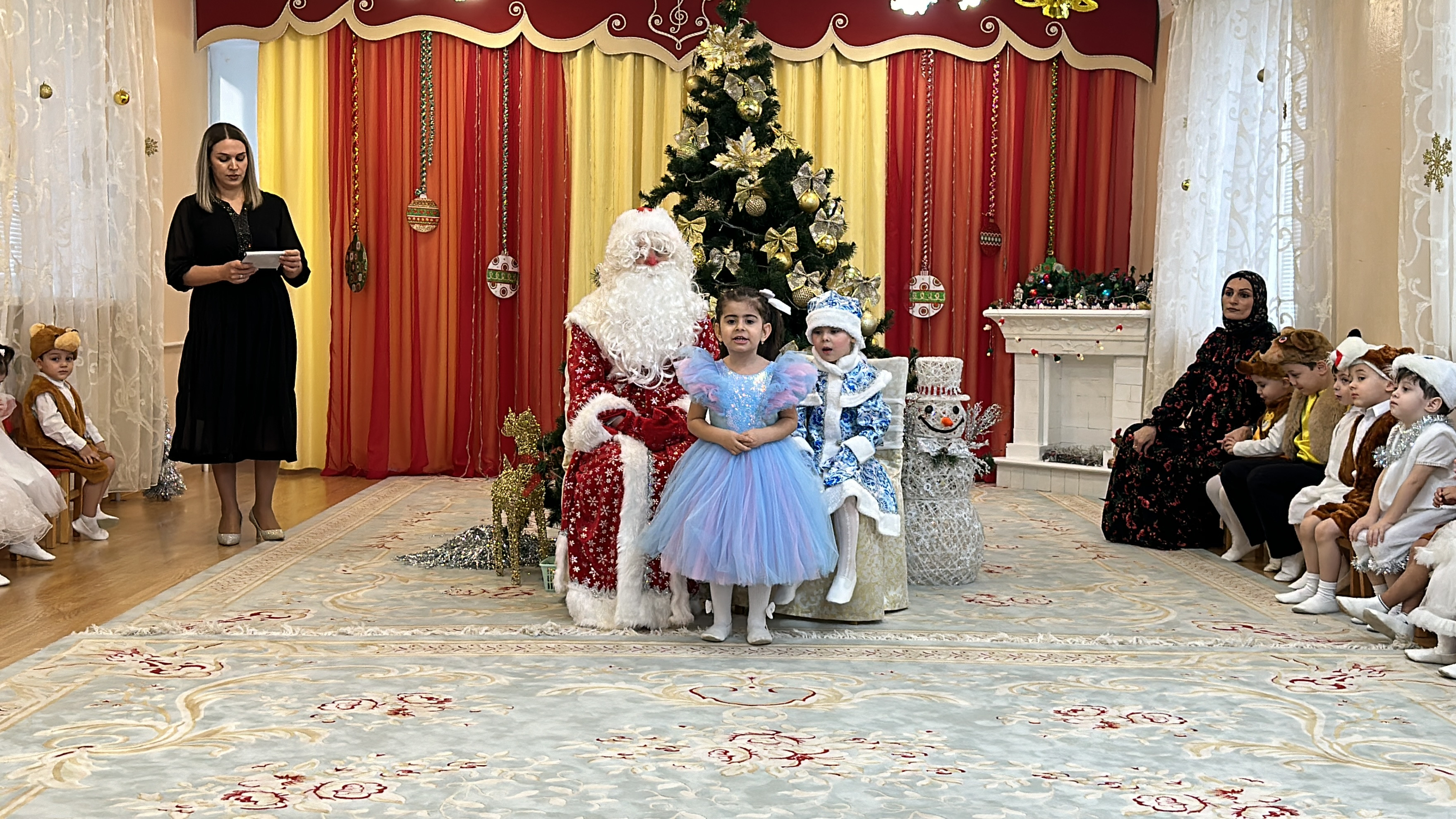 Новый год! 2024г младшая группа -2 комната
