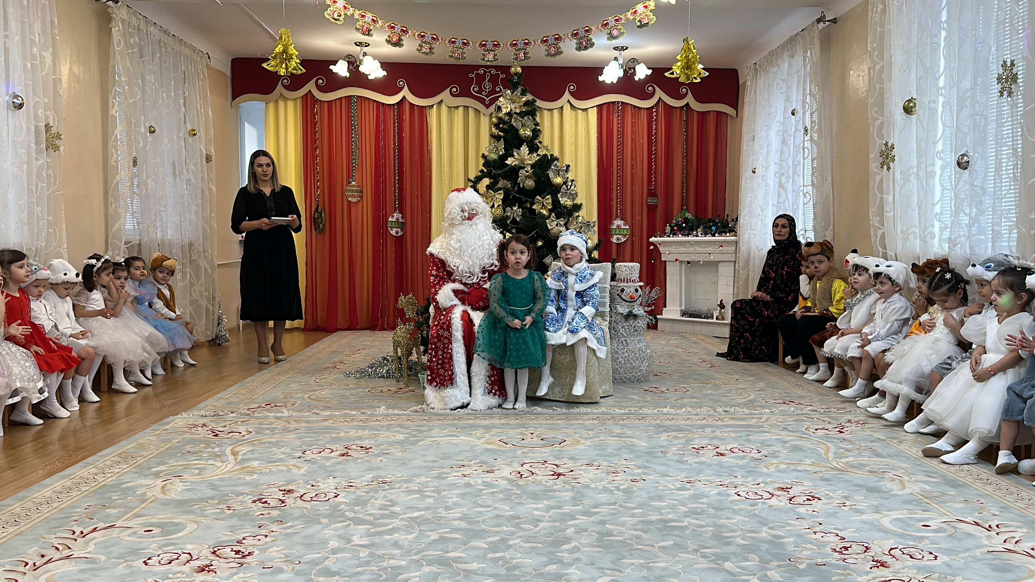 Новый год! 2024г младшая группа -2 комната