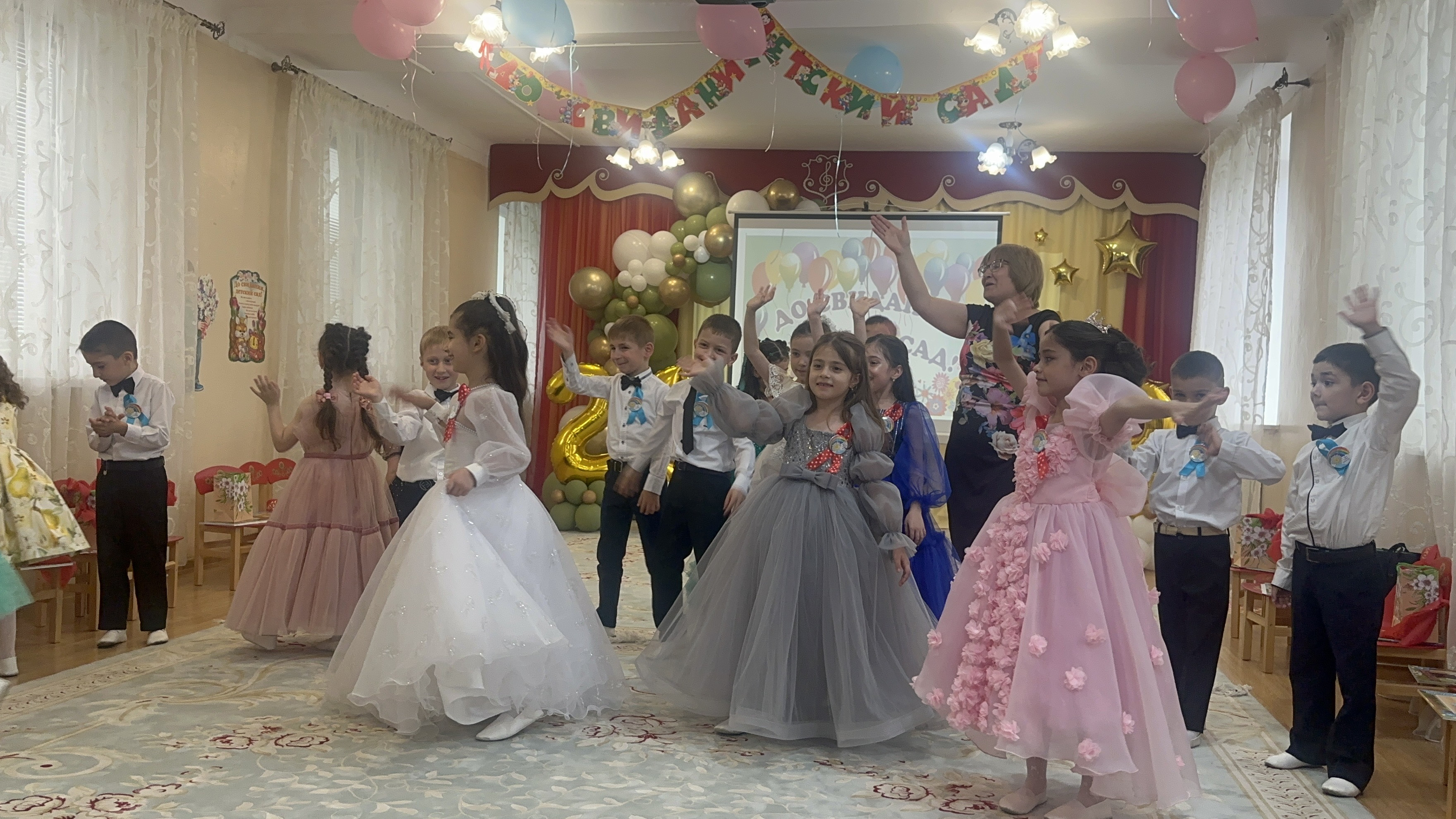 Выпускной в старшей группе - 6 комната.