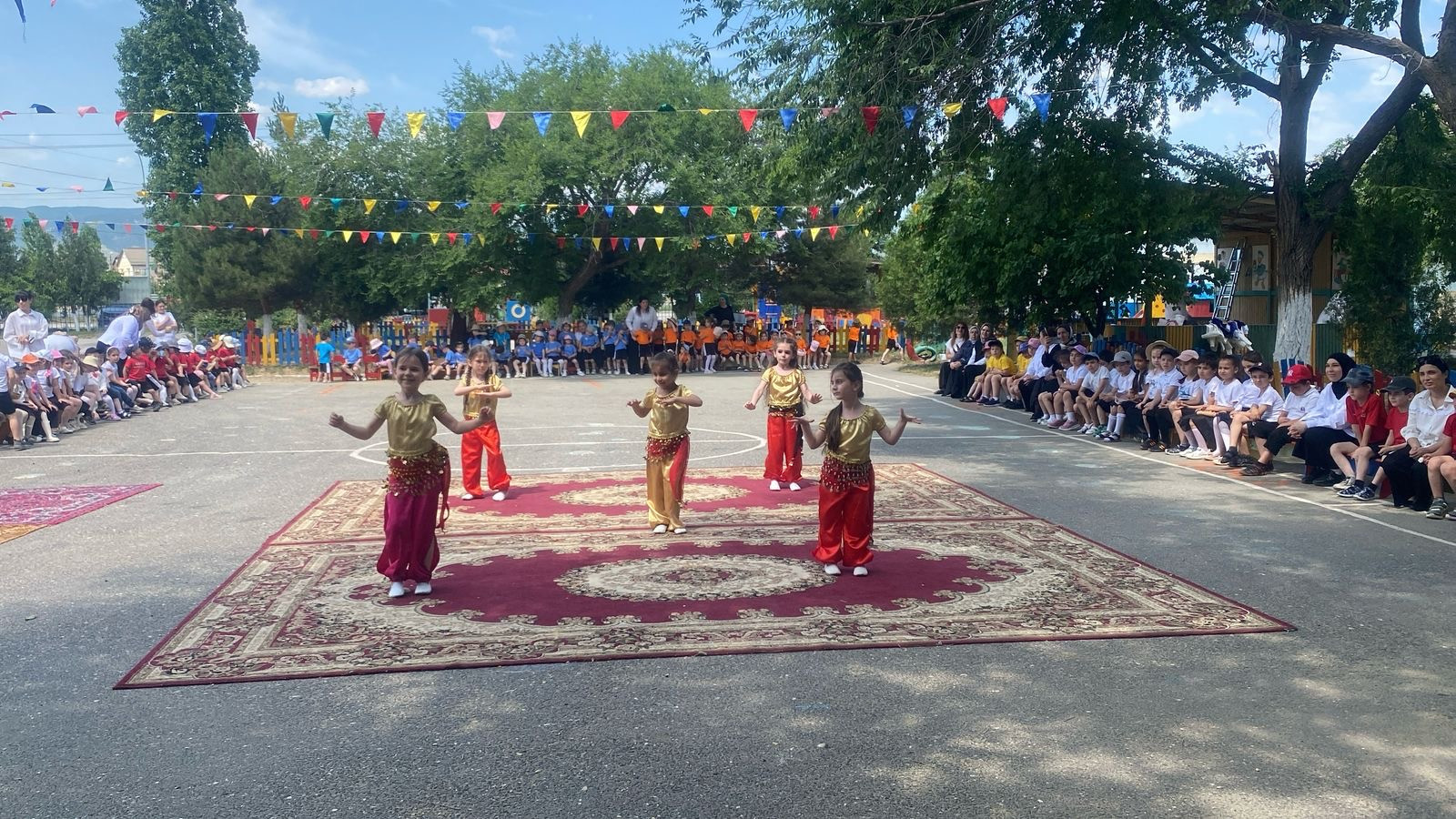 Праздник детства в Каспийске: в детском саду №26 весело отметили День защиты детей