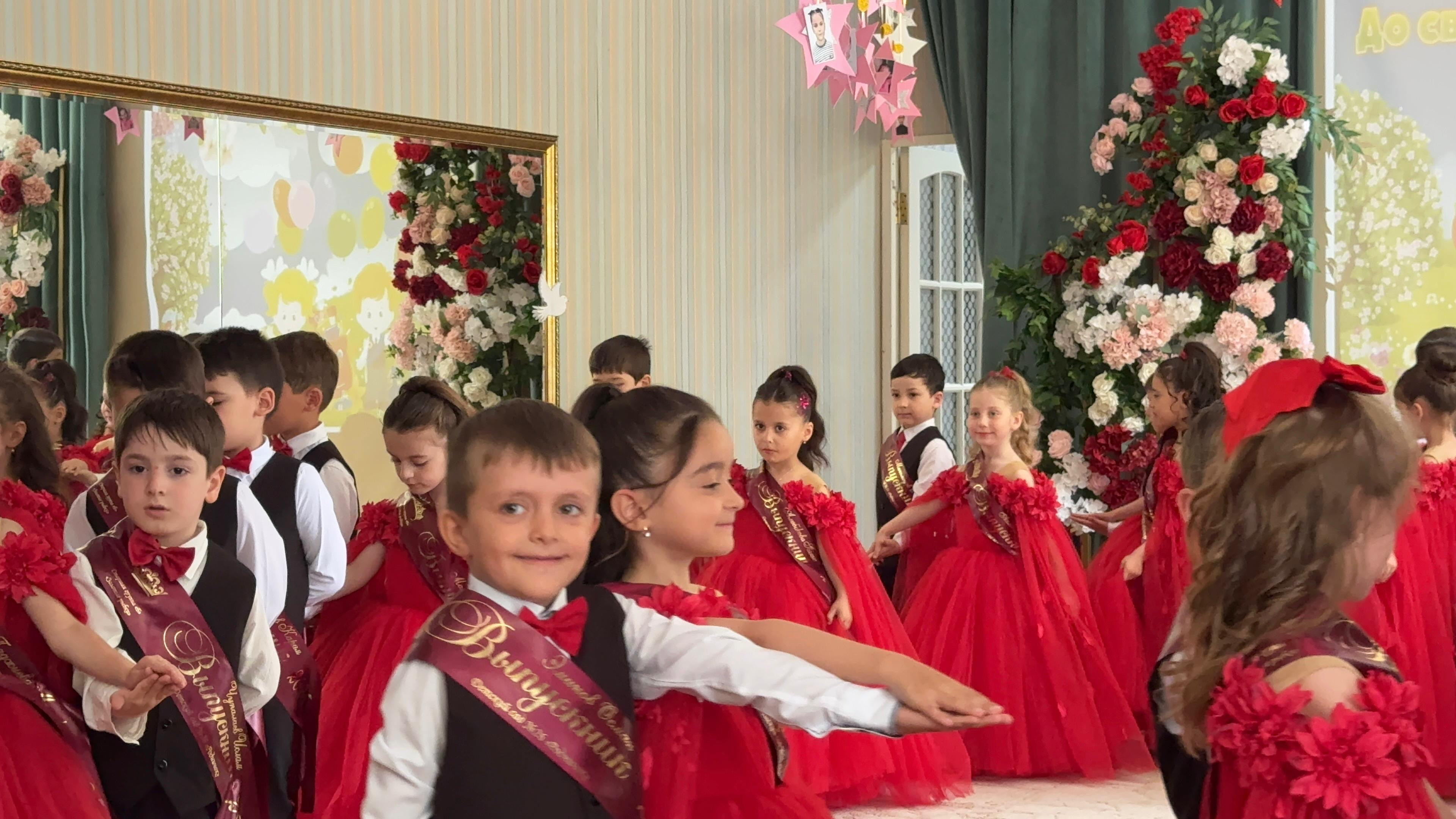 В детском саду «Родничок»прошел звездный выпуск. В детском саду «Родничок»прошел звездный выпуск.
