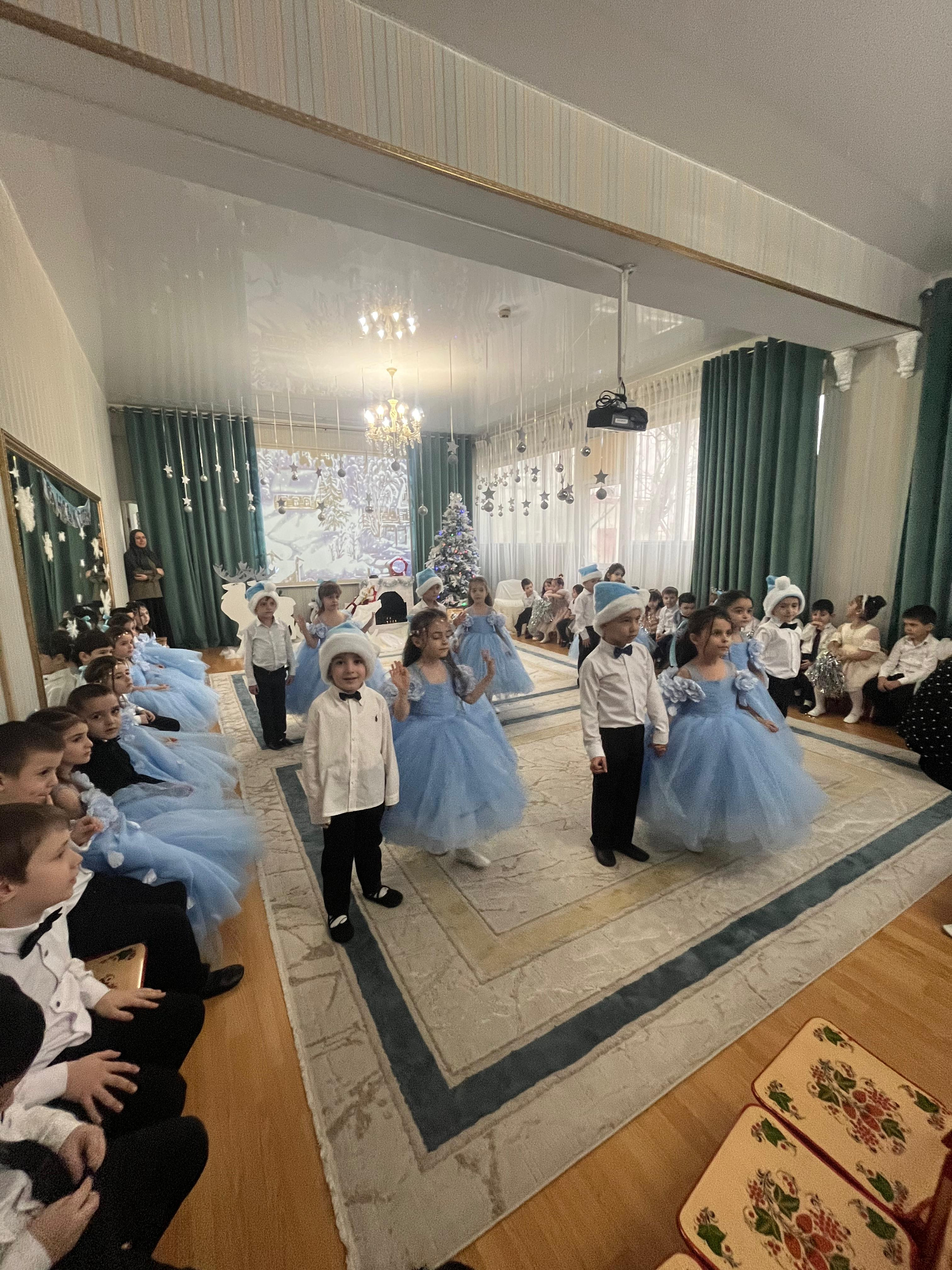 25 декабря в нашем детском саду прошли новогодние утренники.