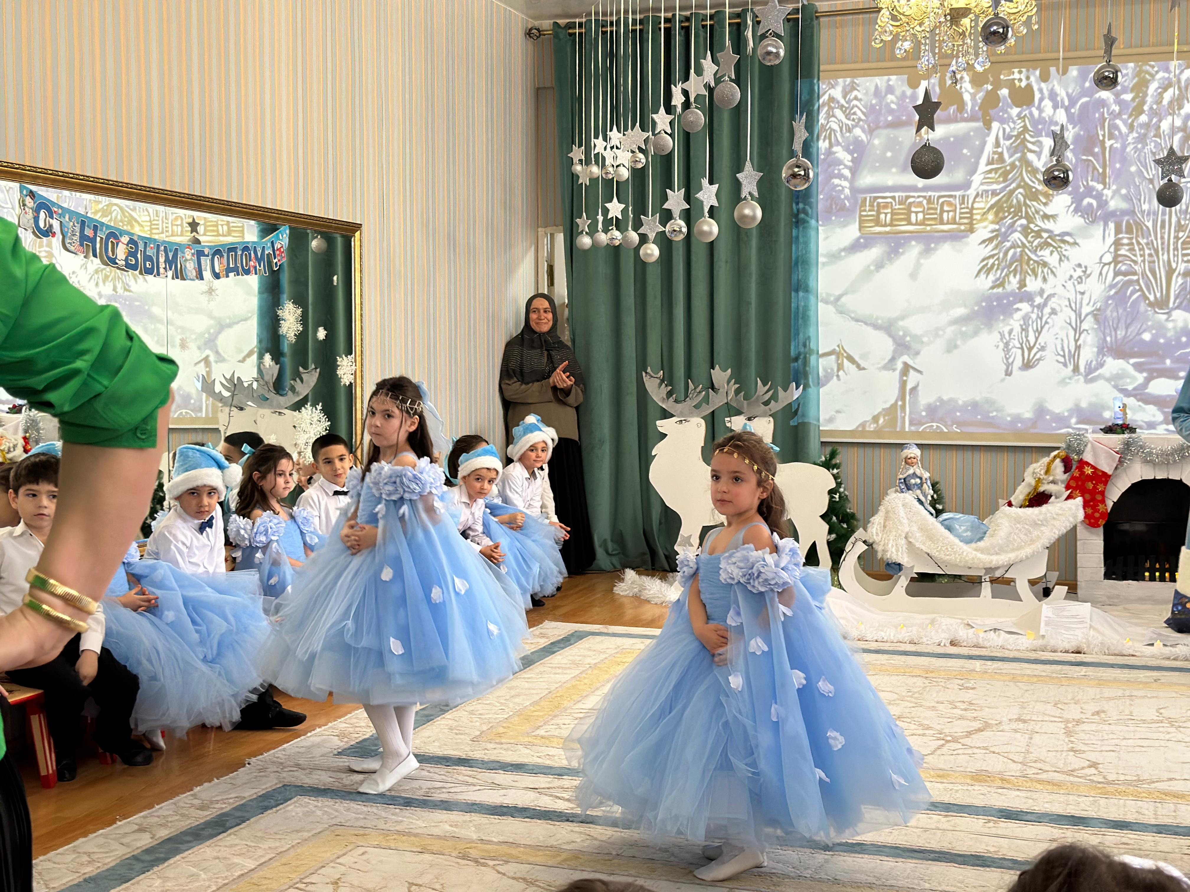 25 декабря в нашем детском саду прошли новогодние утренники.