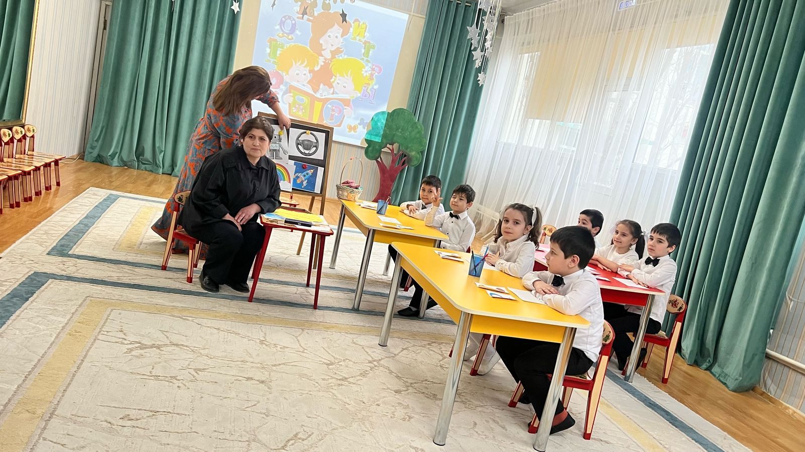 Сегодня учитель-логопед Шабанова Л.Р. провела открытое занятие "День рождение звука Р"