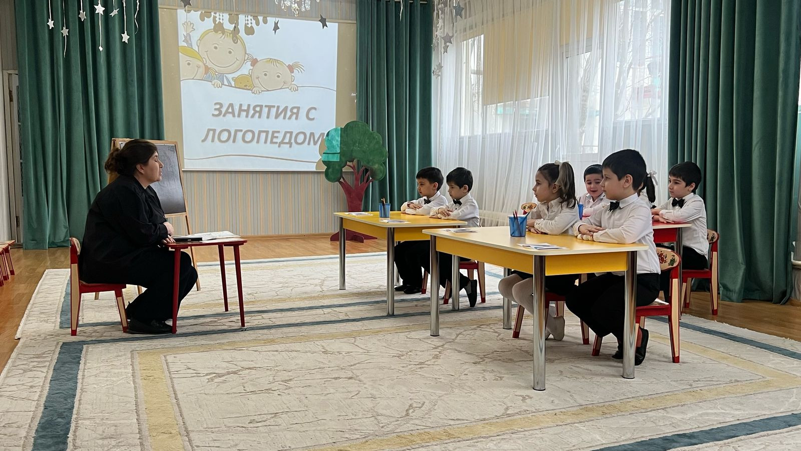 Сегодня учитель-логопед Шабанова Л.Р. провела открытое занятие "День рождение звука Р"