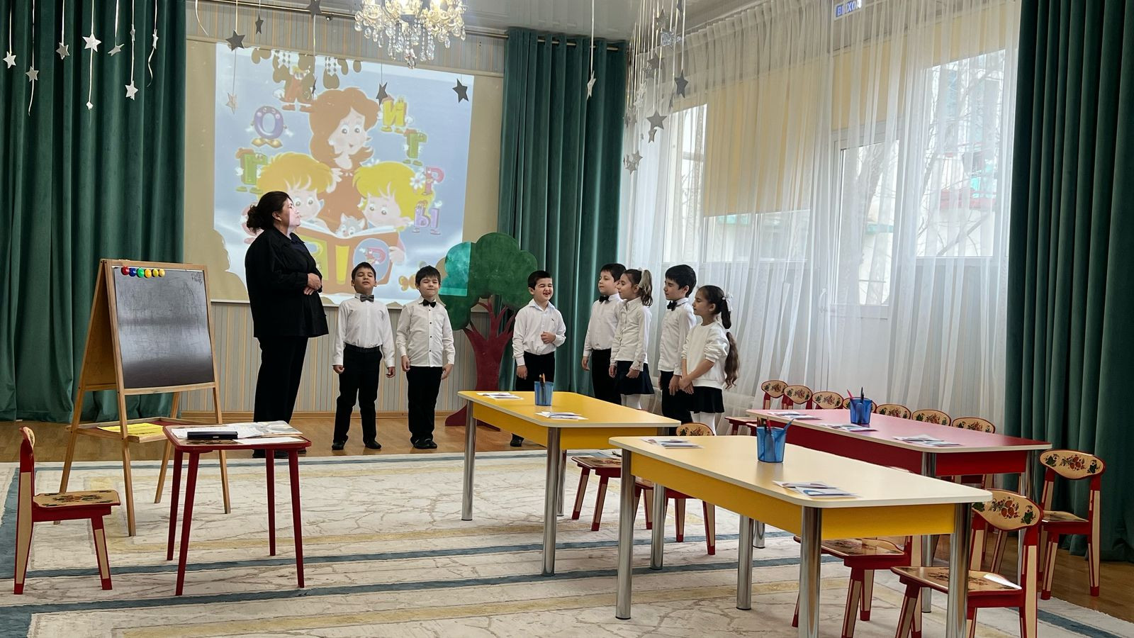 Сегодня учитель-логопед Шабанова Л.Р. провела открытое занятие "День рождение звука Р"