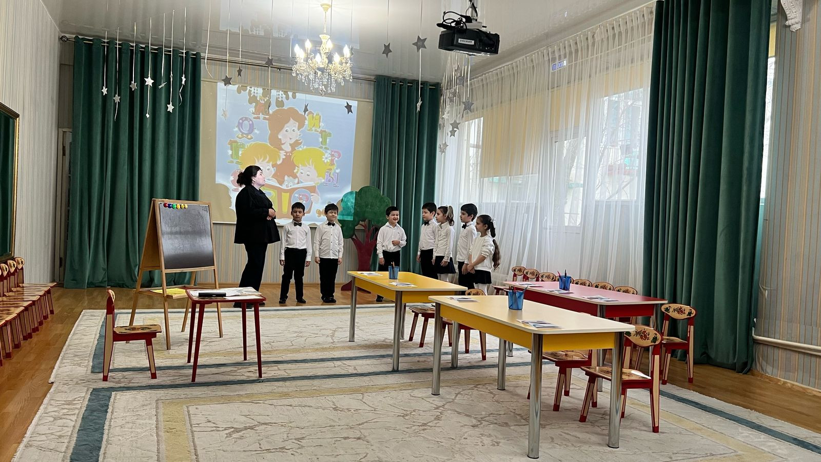 Сегодня учитель-логопед Шабанова Л.Р. провела открытое занятие "День рождение звука Р"