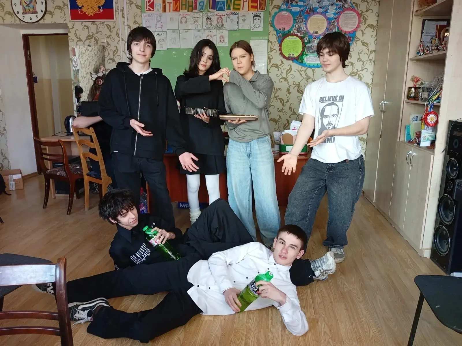 «Самые классные — девчонки и мальчики наши!»