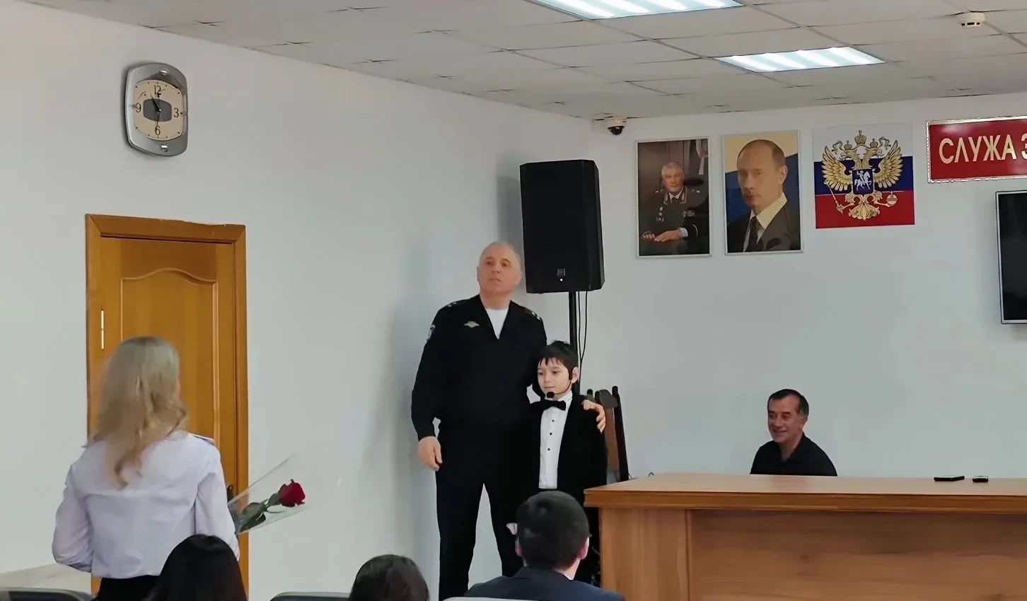 В ОМВД России по г. Каспийску поздравили сотрудниц с наступающим 8 Марта