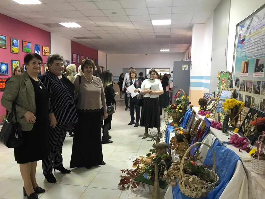 Выставка декоративно-прикладного творчества обучающихся на форуме "Дополнительное образование детей в условиях новой реальности"