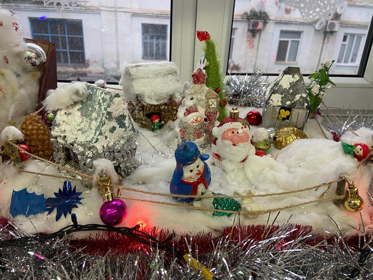 Новогодние поделки детей с родителями.