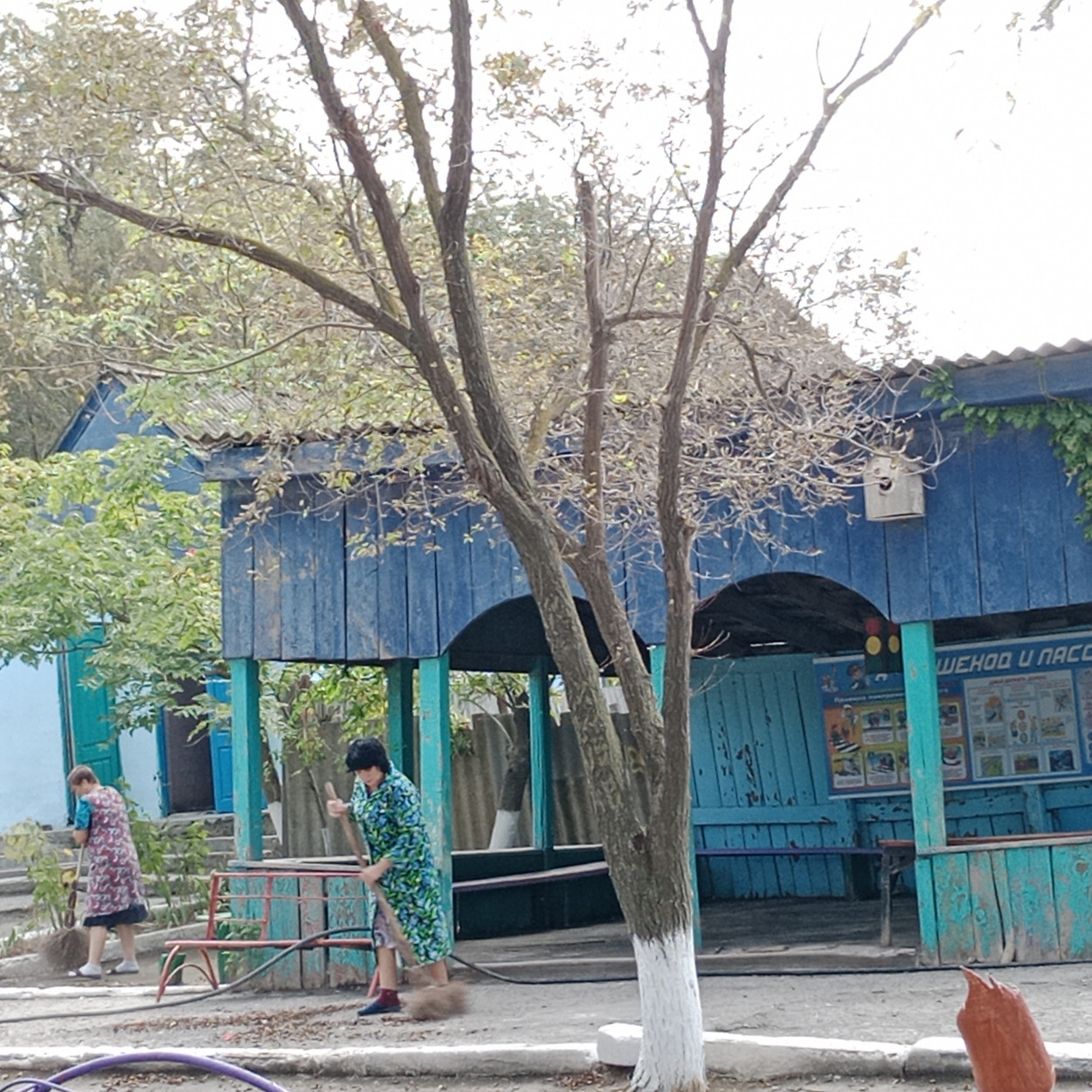 общегородской субботник в МКДОУ д/с № 2 "Березка"