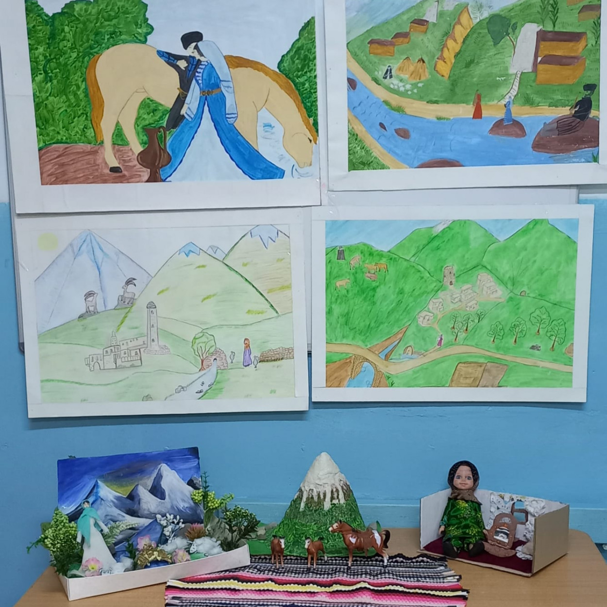 Выставка рисунков и поделок ко Дню единства народов Дагестана