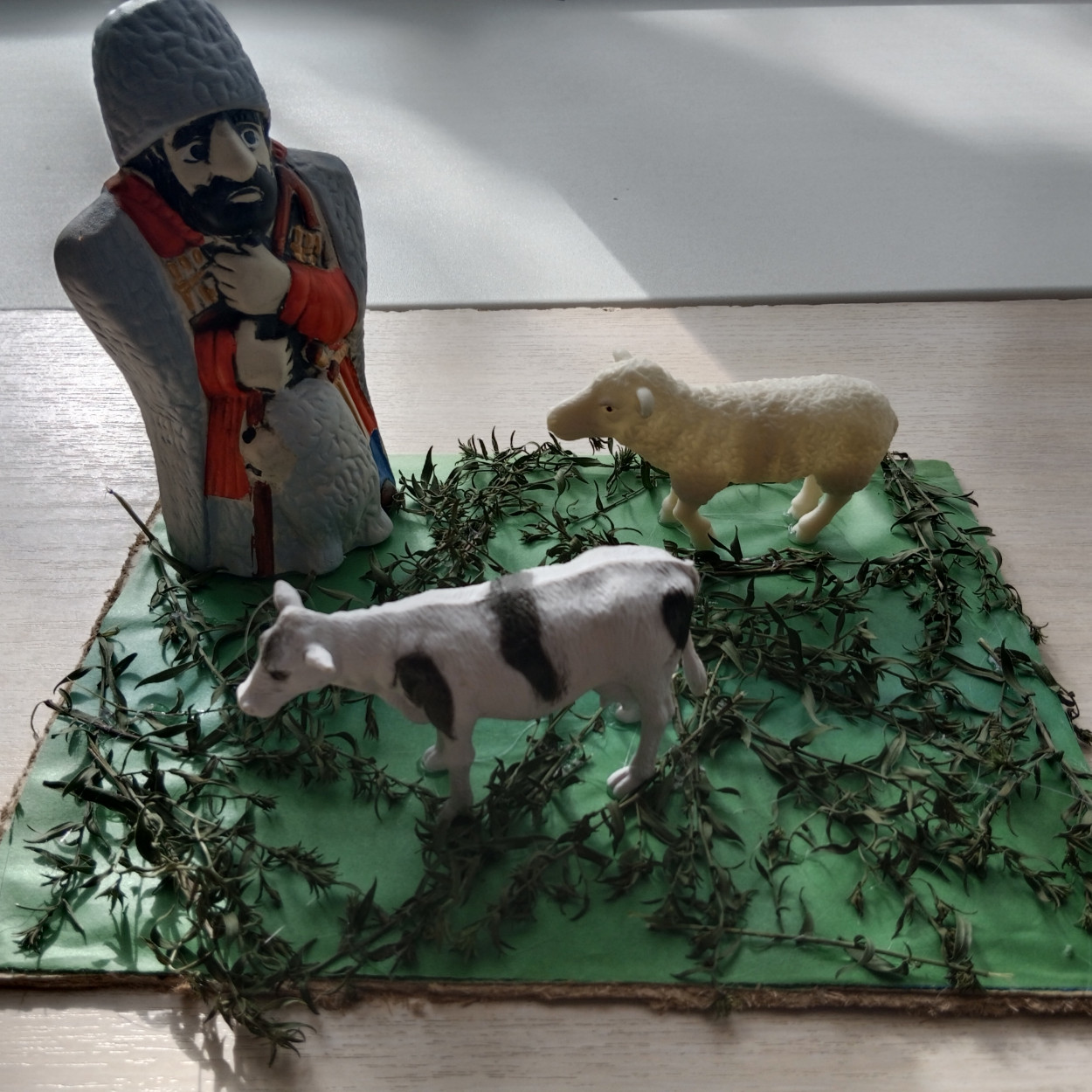 Выставка рисунков и поделок ко Дню единства народов Дагестана