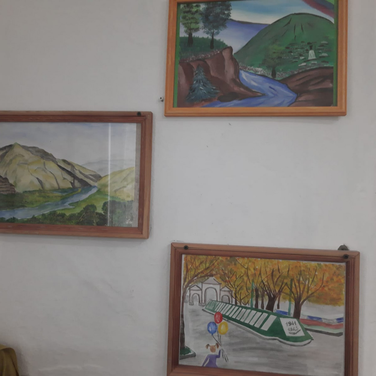 Выставка рисунков и поделок ко Дню единства народов Дагестана