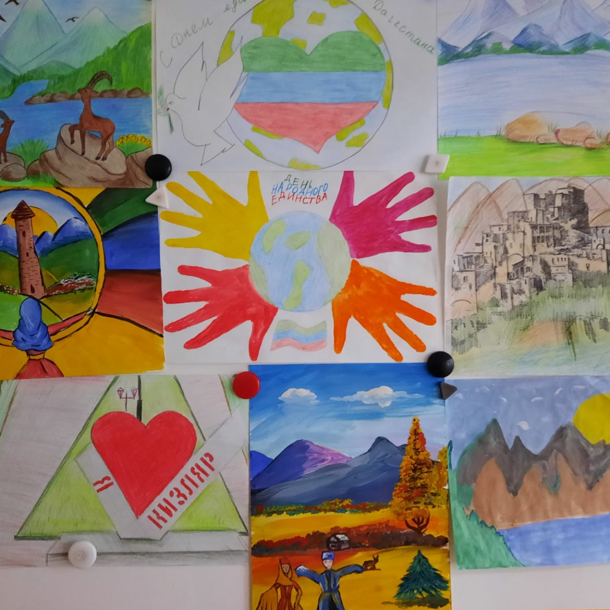 Выставка рисунков и поделок ко Дню единства народов Дагестана