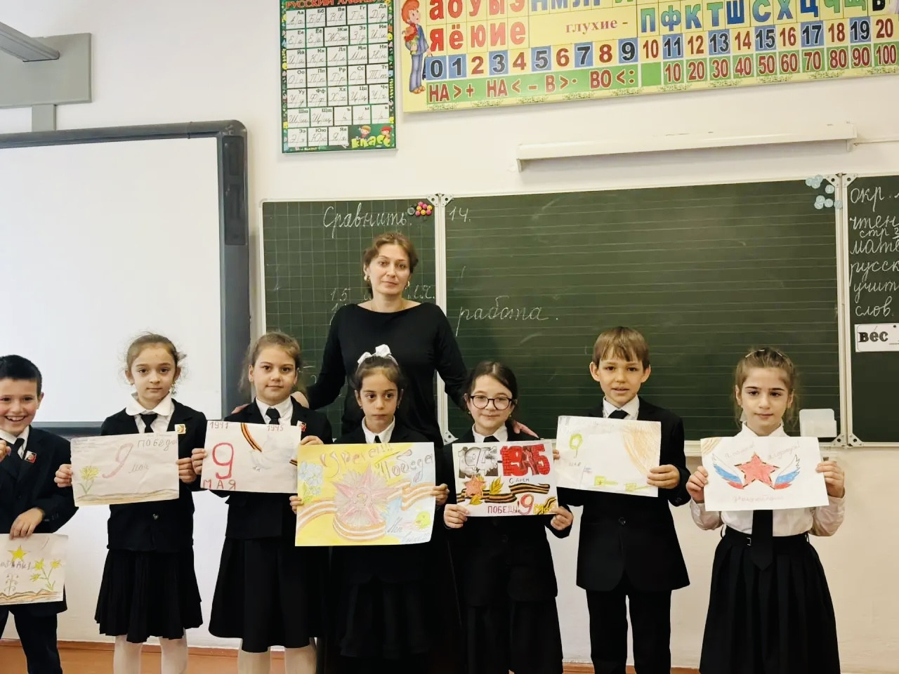 Знамя Победы в объединениях "Юные экологи" и "Аквариумные рыбоводы"