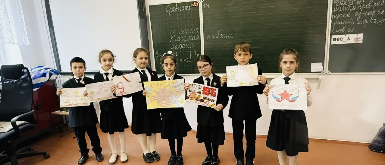 Знамя Победы в объединениях "Юные экологи" и "Аквариумные рыбоводы"